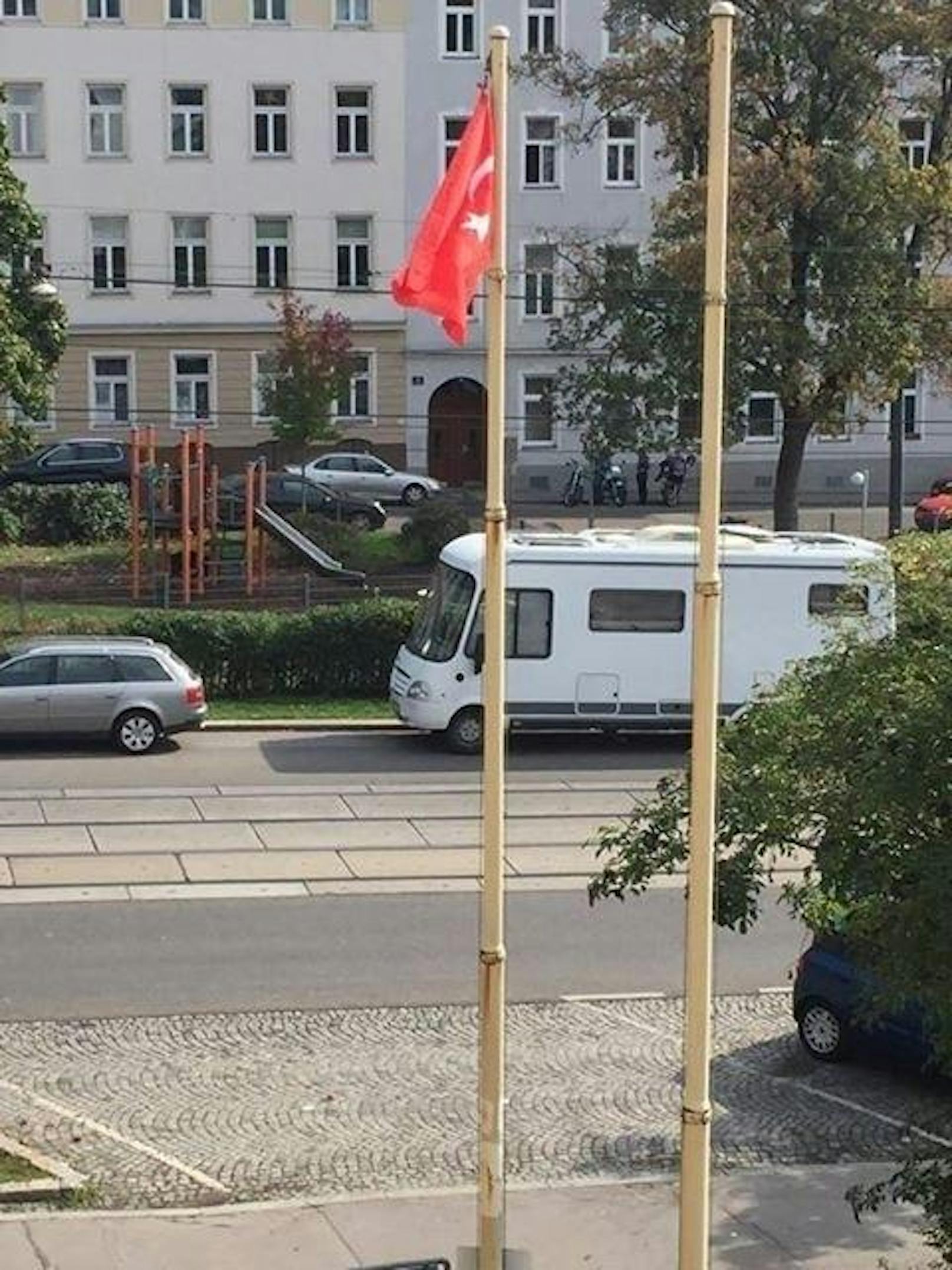 Die türkische Fahne wurde am Mittwoch in einem Gemeindebau gesichtet. 