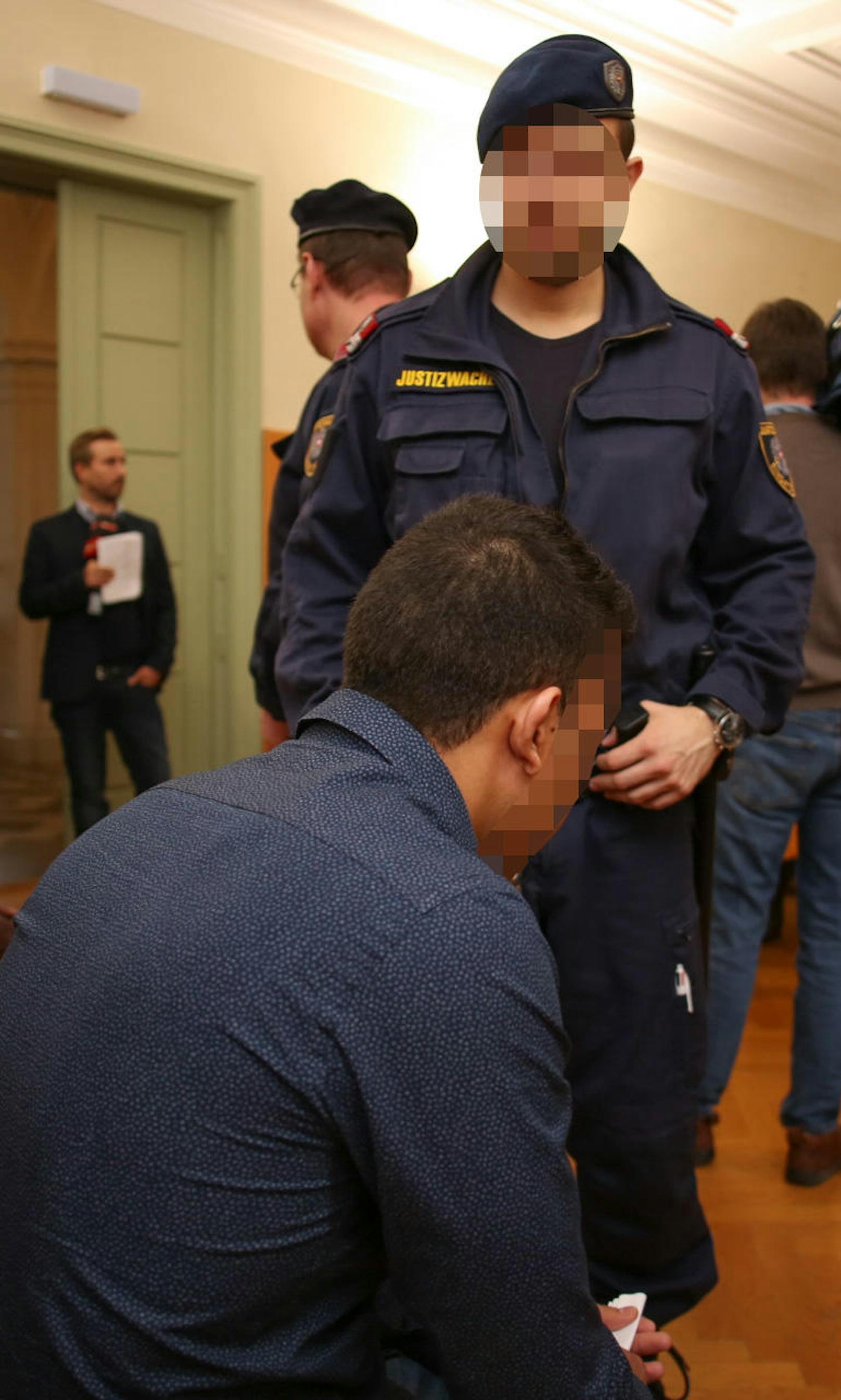 Die beiden Angeklagten beim Prozess im St. Pöltner Landesgericht.