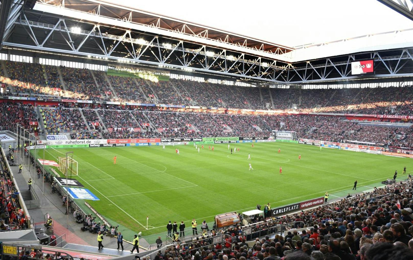 Düsseldorf, Merkur Spiel-Arena. Auch in diesem Stadion gehen 2024 EM-Matches über die Bühne. 54.600 Zuschauer dürfen in das bislang selten für Länderspiele genutzte Schmuckkästchen.