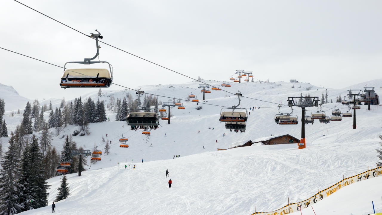 Heute.at - Skifahrer (45) nach Rauferei auf Piste schwer verletzt