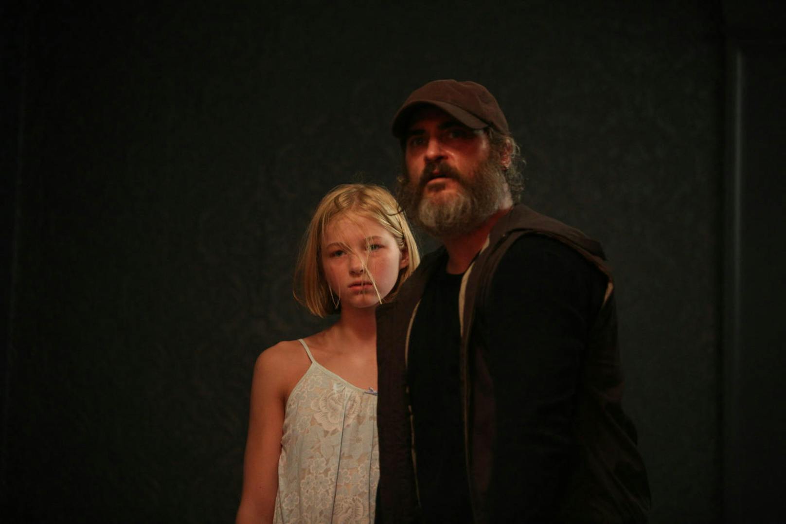 Joaquin Phoenix und Ekaterina Samsonov als Joe und Nina in "A Beautiful Day". 