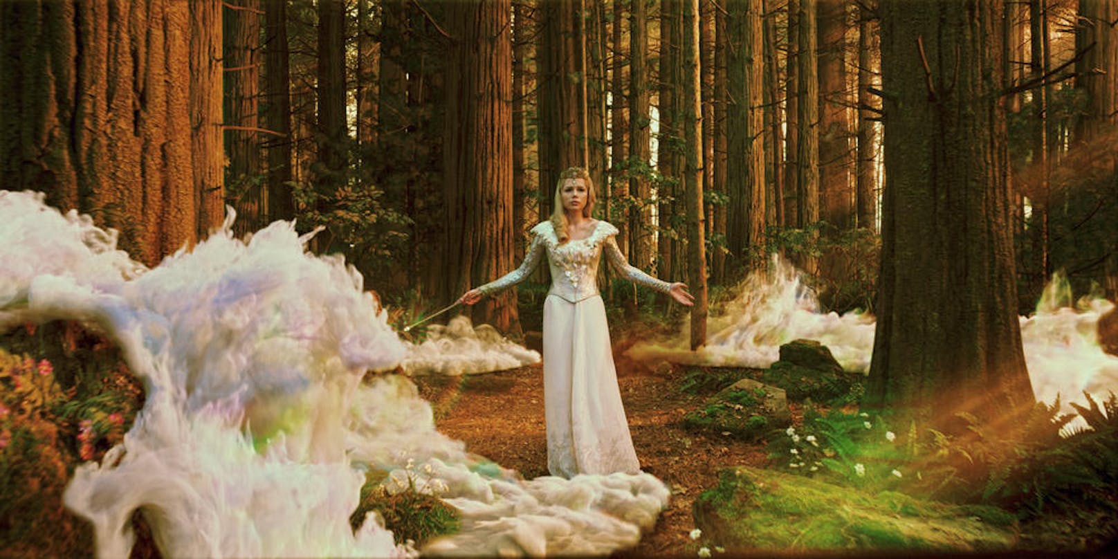 Glinda (Michelle Williams), die gute Hexe, hat große Macht zur Verfügung (Die fantastische Welt von Oz)