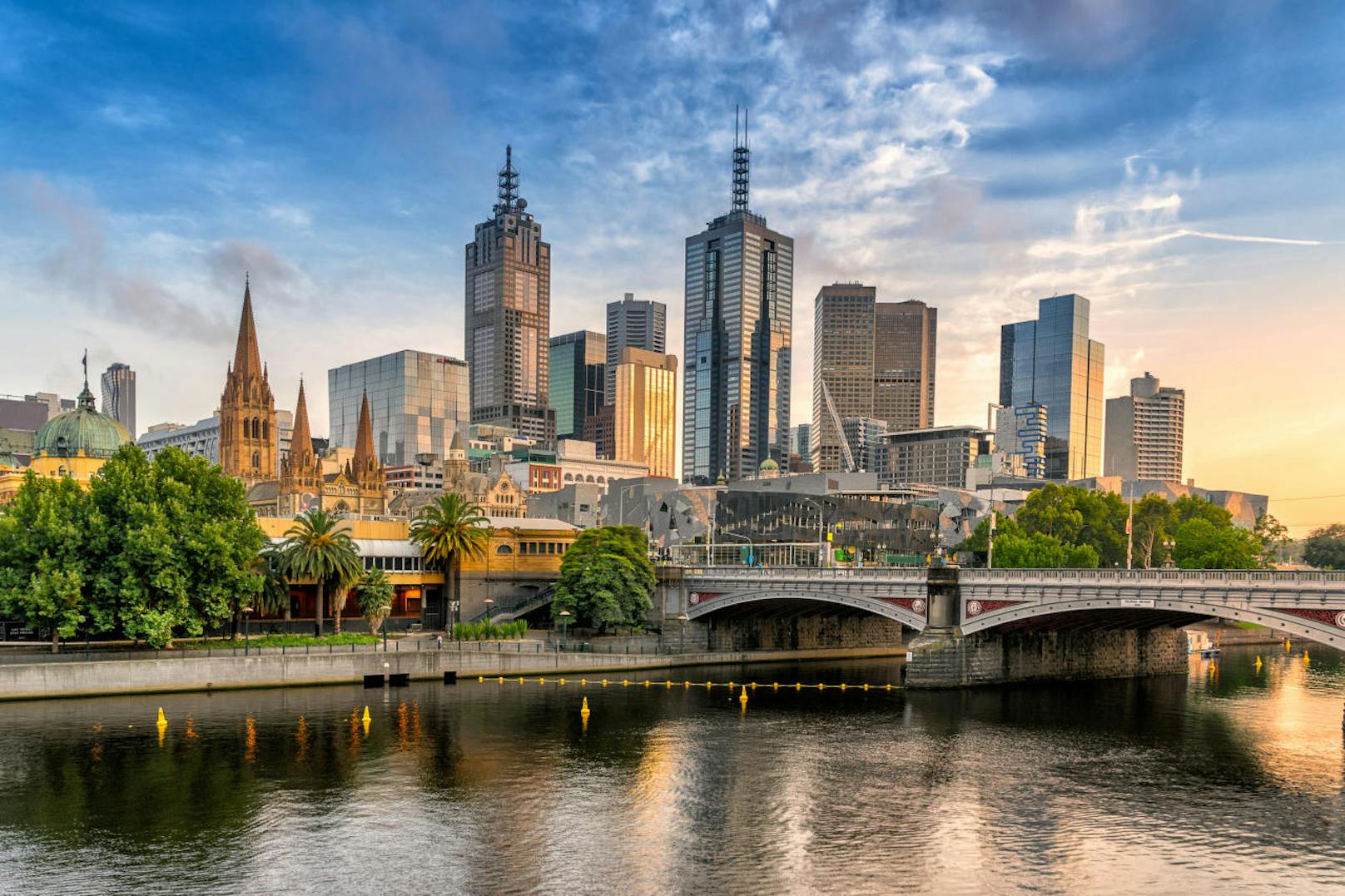 Eine Reise nach Melbourne wird immer beliebter (+ 23 Prozent). Allerdings muss man für sieben Tage im Südosten Australiens schon mit etwa 2.077 Euro rechnen.