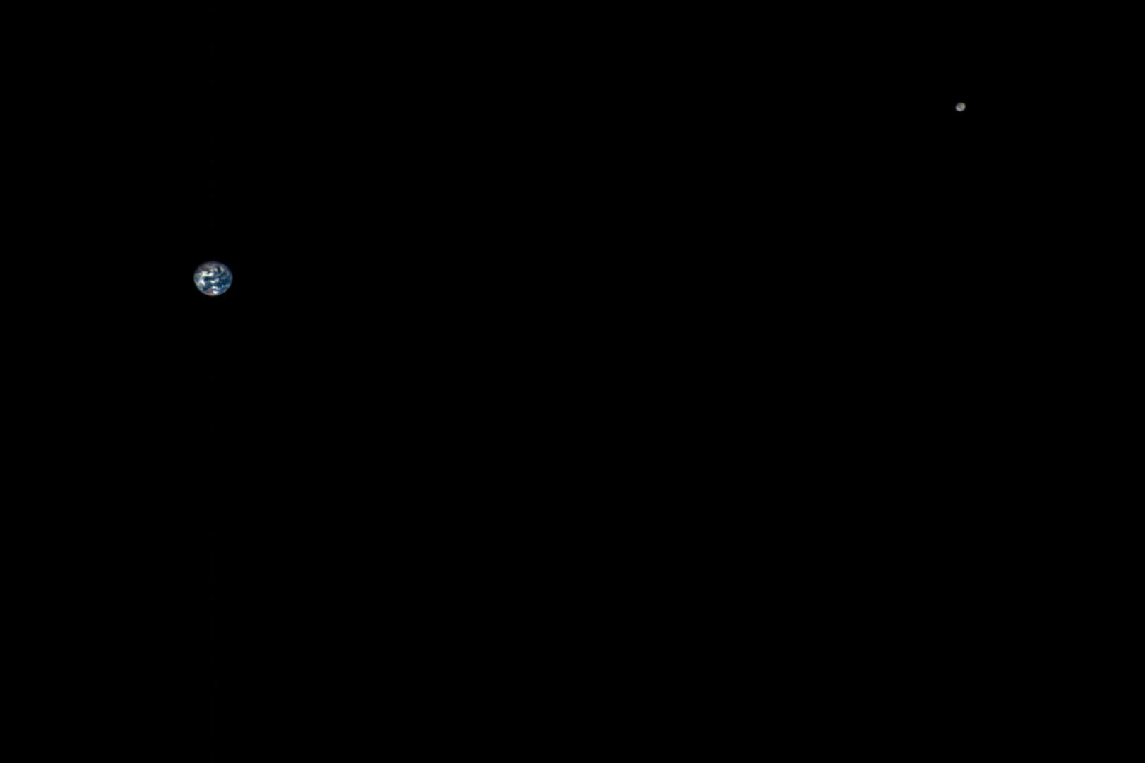 ... unserem eigenen Planeten. Hier die Erde und der Mond auf einer gemeinsamen Aufnahme.