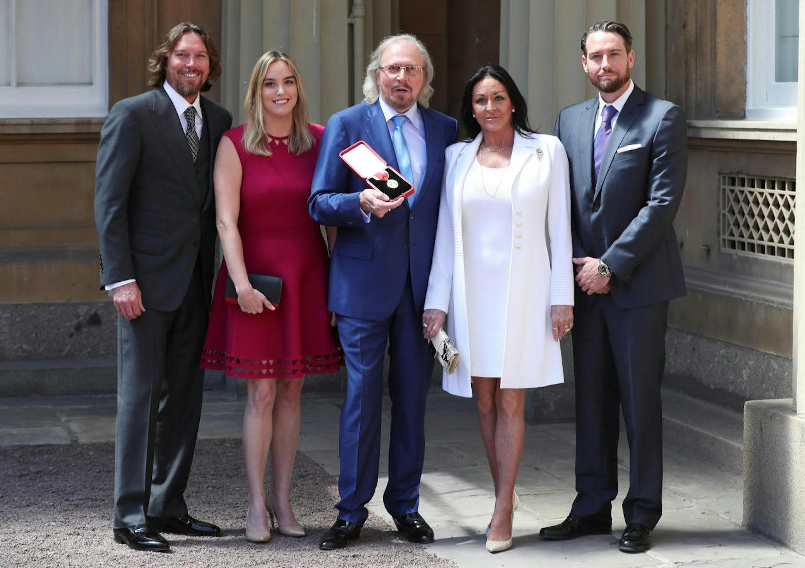 Barry Gibb mit seiner Frau Linda und den Kindern Michael, Alexandra und Ashley.