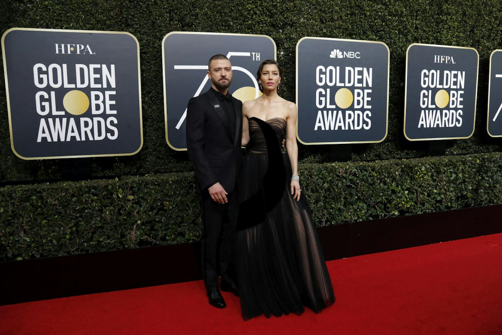 Justin Timberlake stand seiner Frau, Jessica Biel, ganz in Schwarz bei, die sich für eine wortwörtlich raffinierte Tüll-Kreation aus dem Hause Dior entschieden hatte.