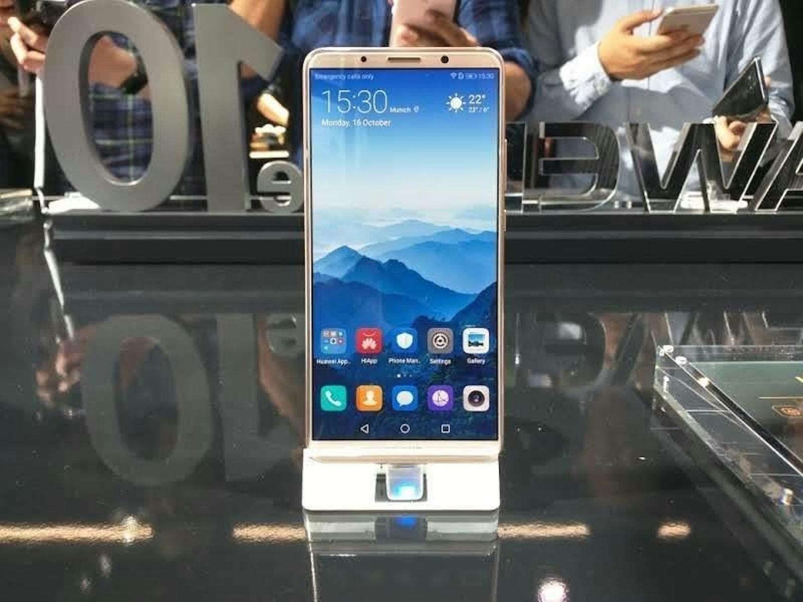 Huawei verspricht eine Laufzeit von zwei Tagen bei "normaler Nutzung", "Heavy User" sollen locker über einen Tag auskommen. Was wie ein unglaubliches Versprechen klingt, hält das Smartphone aber mehr als ein.