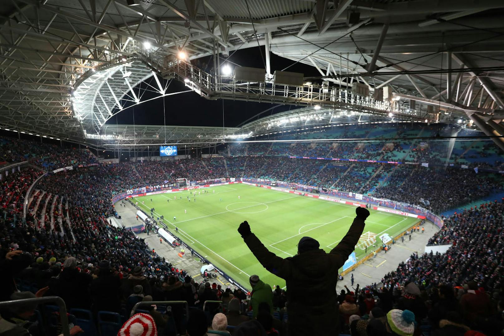 Die Red-Bull-Arena in Leipzig verfügt aktuell über 43.000 Plätze, soll aber ausgebaut werden. Der EM-Zuschlag ist ein gutes Argument dafür.