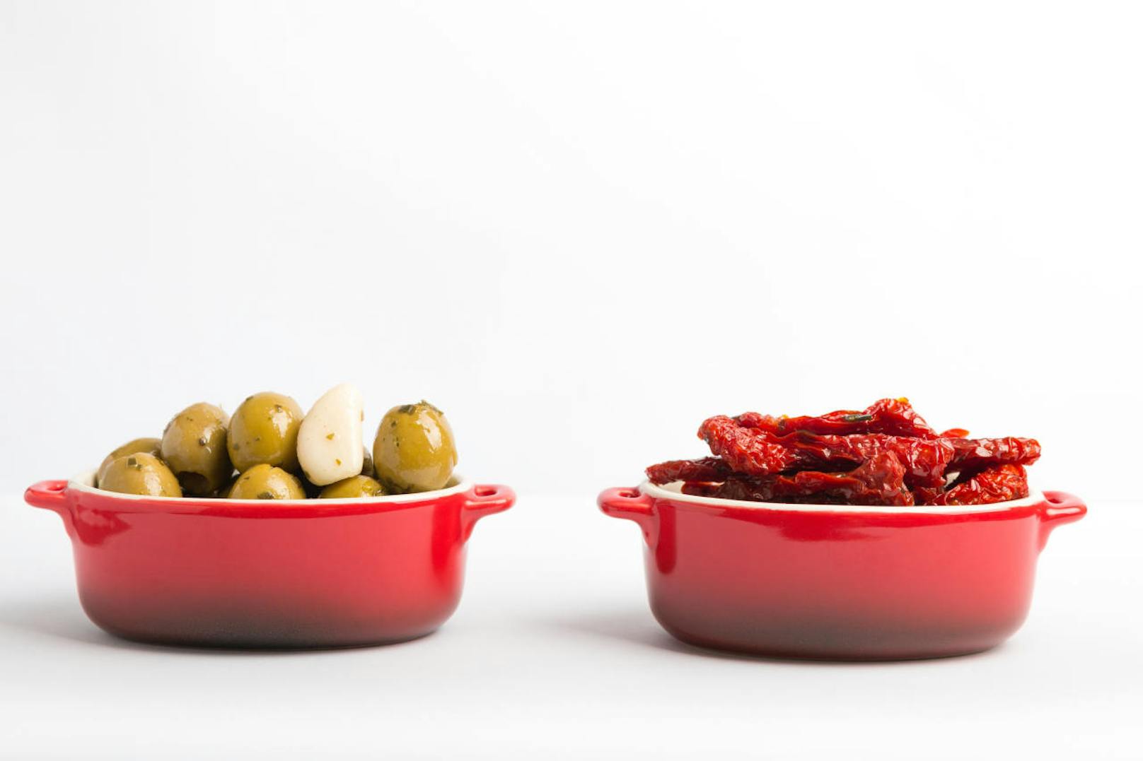 <b>Tomaten-Oliven-Aufstrich</b>
Aufs Brot oder zusammen mit Grissini - dieser Aufstrich kommt garantiert gut an.