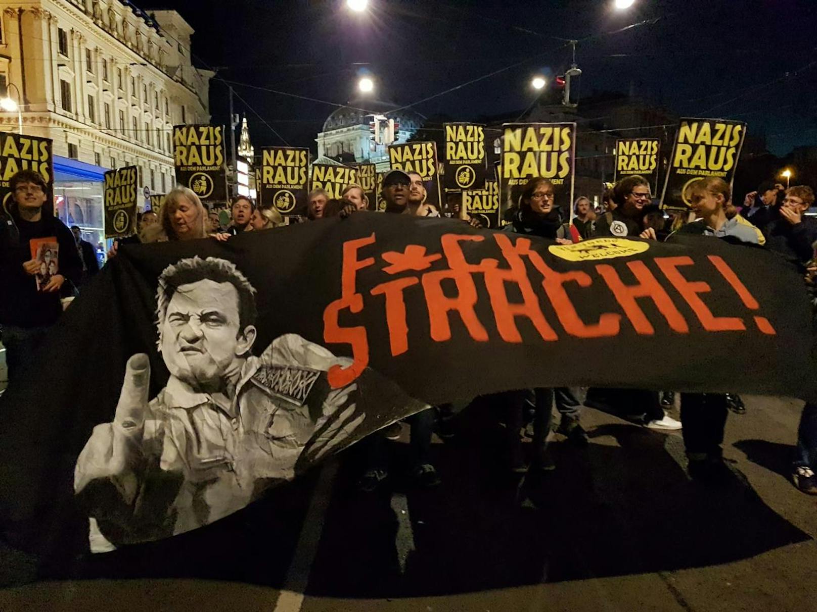 Knapp 300 Teilnehmer nahmen an der "F*CK Strache"-Demo teil