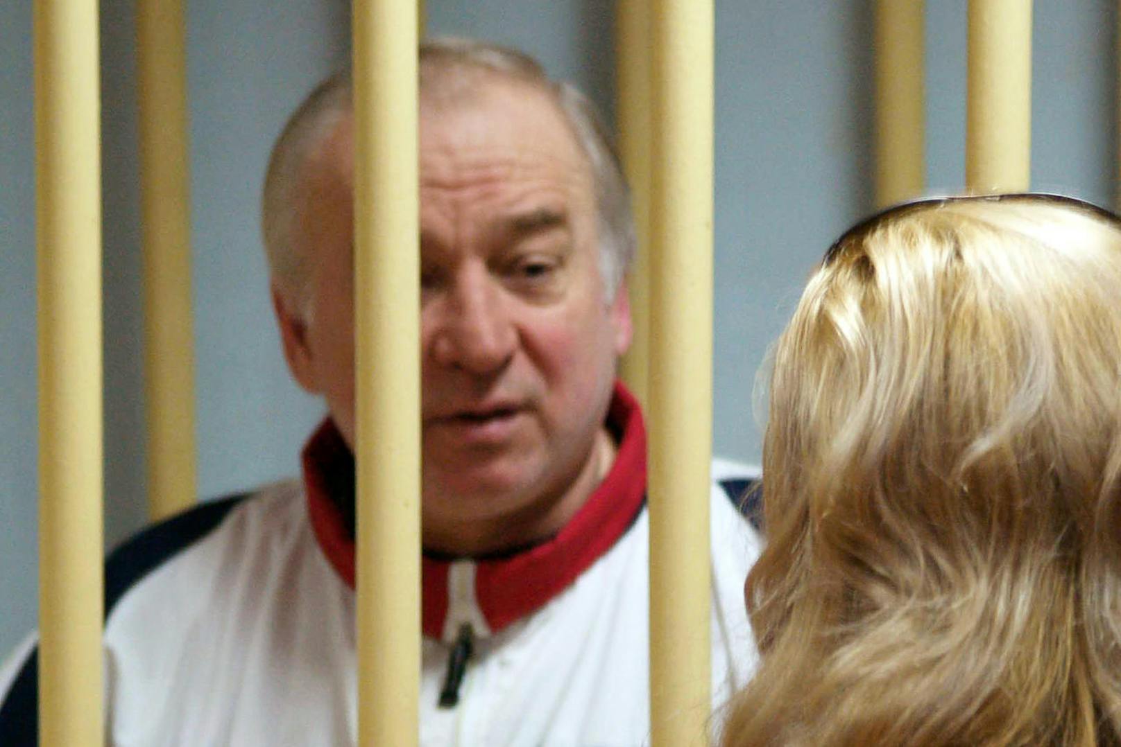 Der Giftanschlag auf den Ex-Spion Sergej Skripal (im Bild bei seinem Spionageprozess in Russland) und dessen Tochter sorgt seit Anfang März für schwere diplomatische Spannungen zwischen dem Westen und Russland.