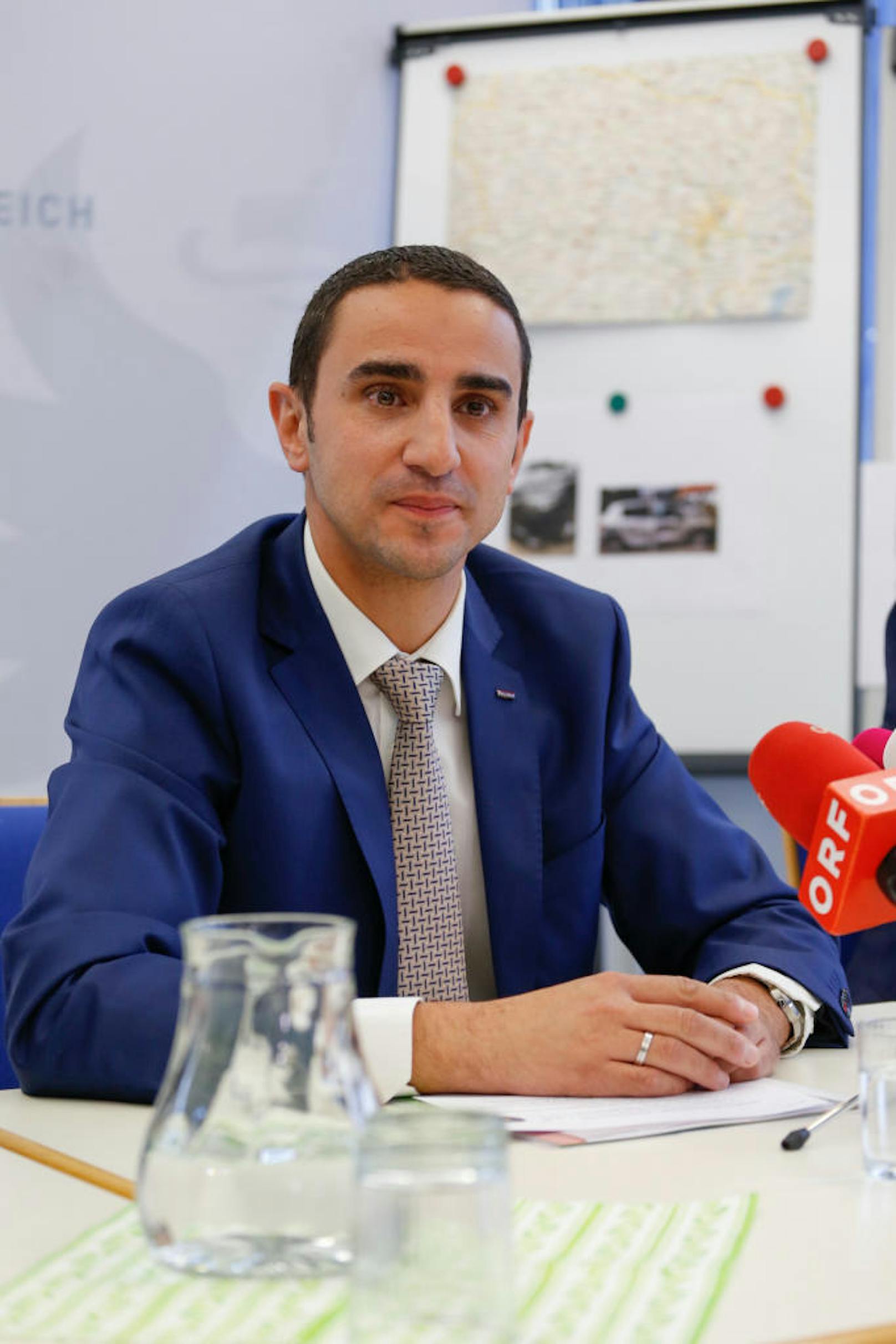 Chef des Landeskriminalamtes NÖ, Omar Haijawi-Pirchner informierte über den Ermittlungserfolg seines Teams.