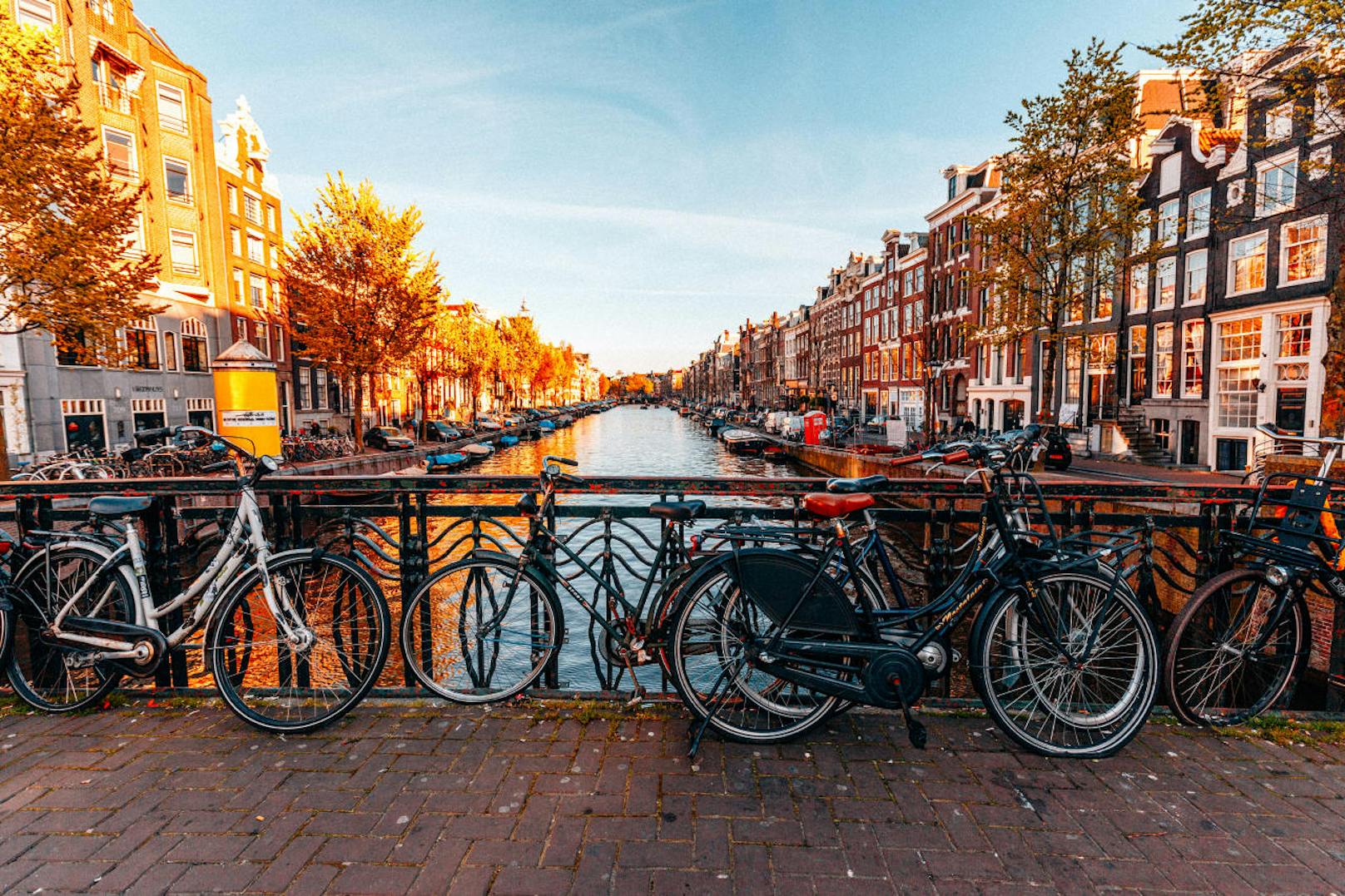 Platz 5: Amsterdam
Die niederländische Hafenstadt lockt vor allem im März 2018 mit günstigen Flügen. Auch hier kosten die Flüge ausgerechnet im Dezember mehr.