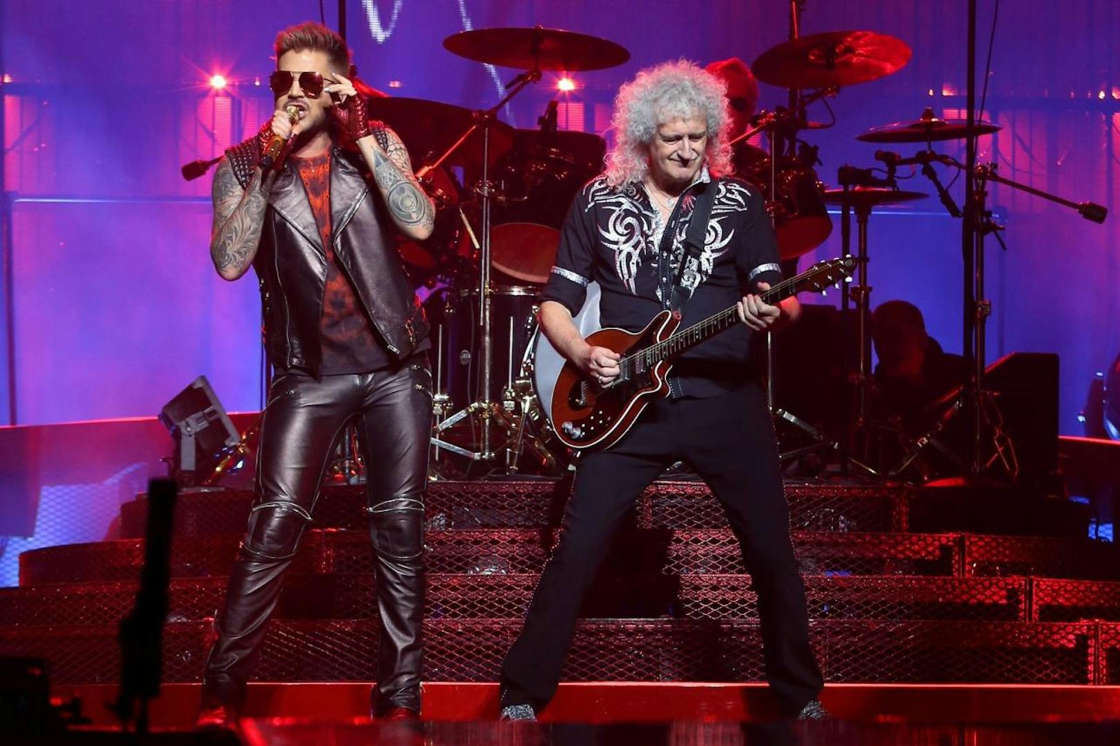 Adam Lambert und Brian May von Queen perform in New Jersey