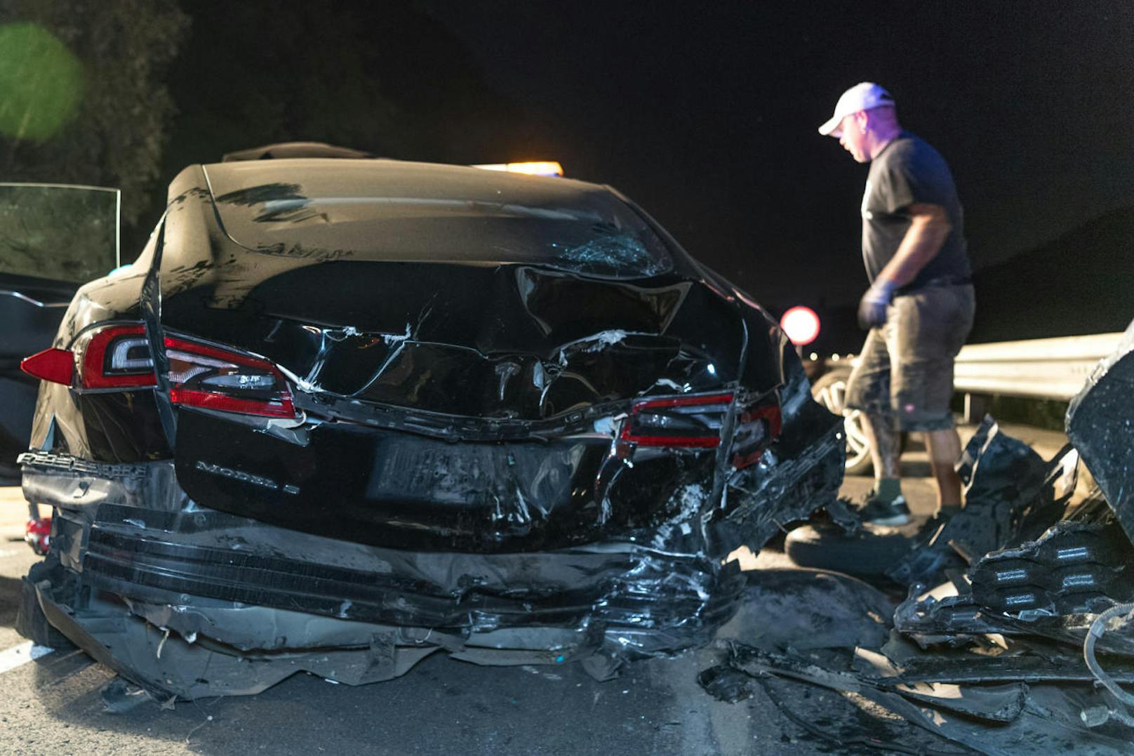 Das teure Auto wurde bei dem Unfall völlig zerstört.