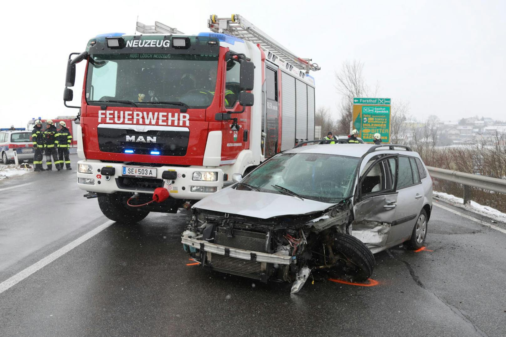 Der folgenschwere Unfall ereignete sich am Freitagvormittag im Kreuzungsbereich der Voralpenstraße mit der Steyrtalstraße im Gemeindegebiet von Sierning.
