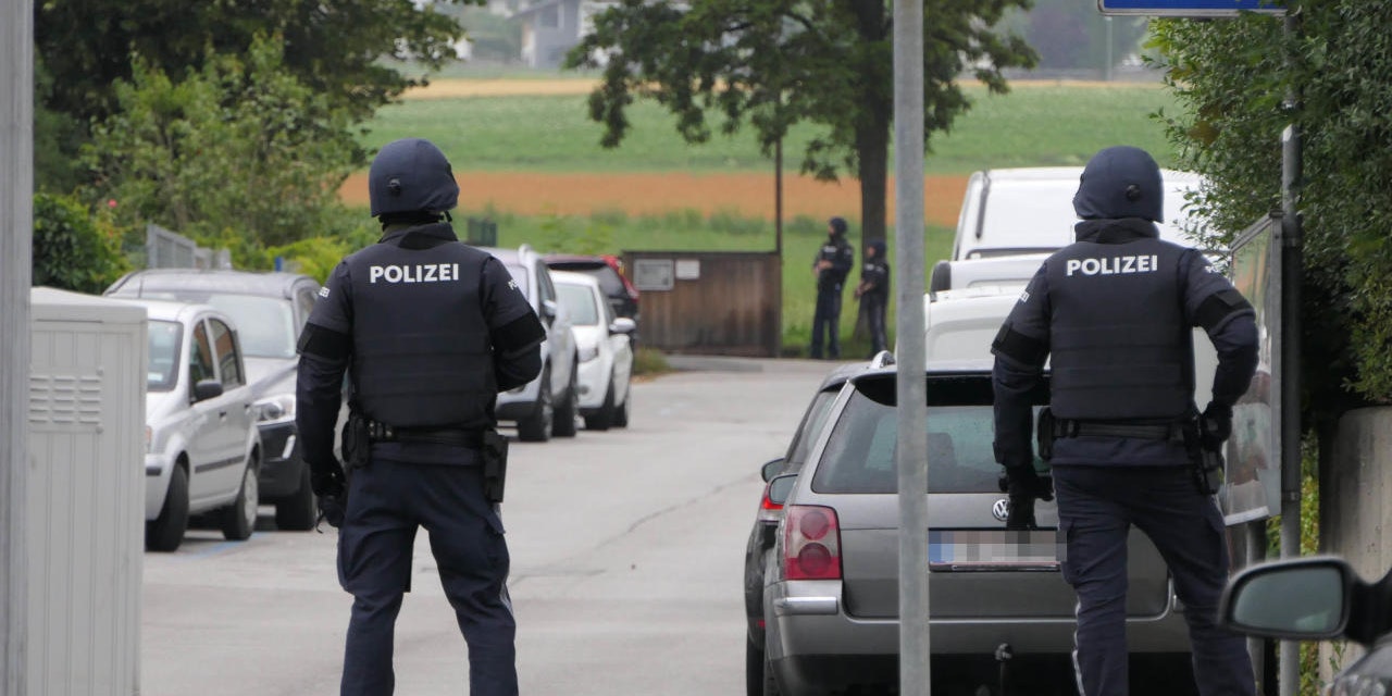 Die Spezialeinheit Cobra stürmte eine Wohnung.