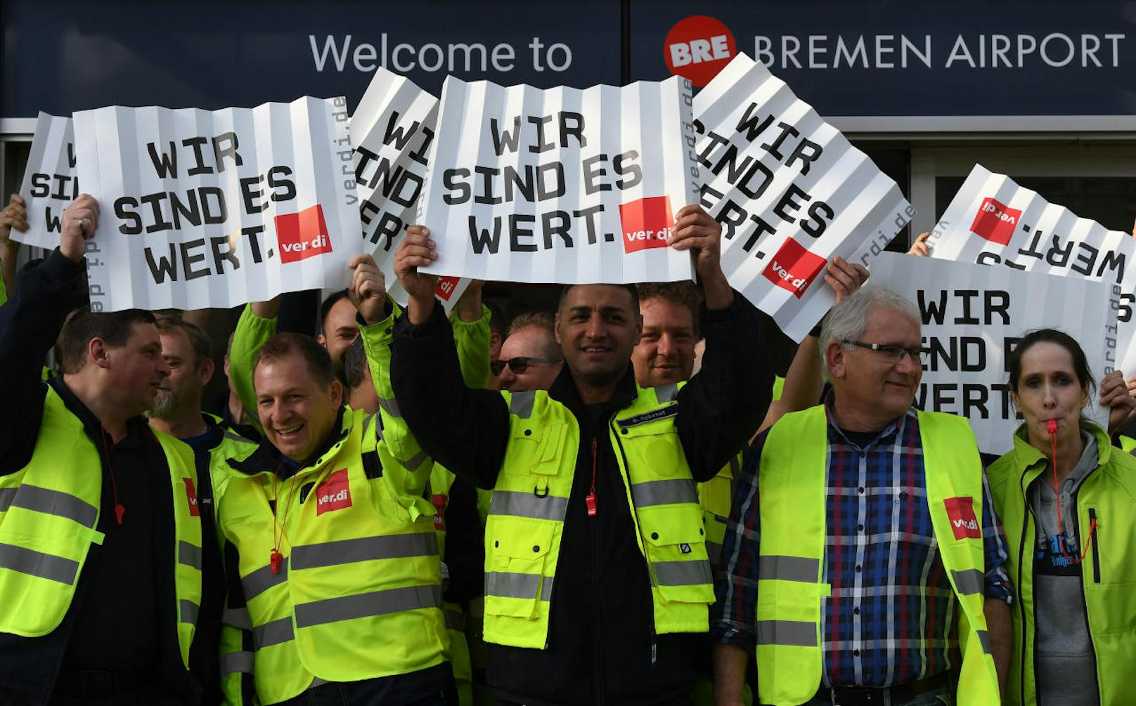Verdi-Gewerkschaftsmitglieder folgen in Deutschland dem Aufruf zu einem Warnstreik.