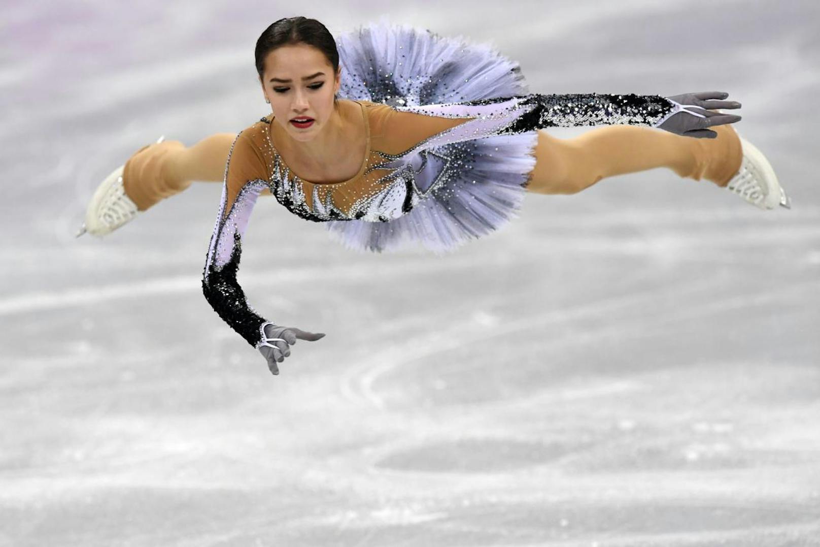 Die erst 15-Jährige Alina Sagitowa musste Russland bei Olympia in Pyeongchang retten. Die "Olympischen Athleten aus Russland" blieben bis zum 14. Wettkampftag ohne Goldmedaille, ehe sich der Teenie zur zweitjüngsten Olympiasiegerin im Eiskunstlauf krönte. Im Kurzprogramm stellte sie sogar neuen Weltrekord auf.