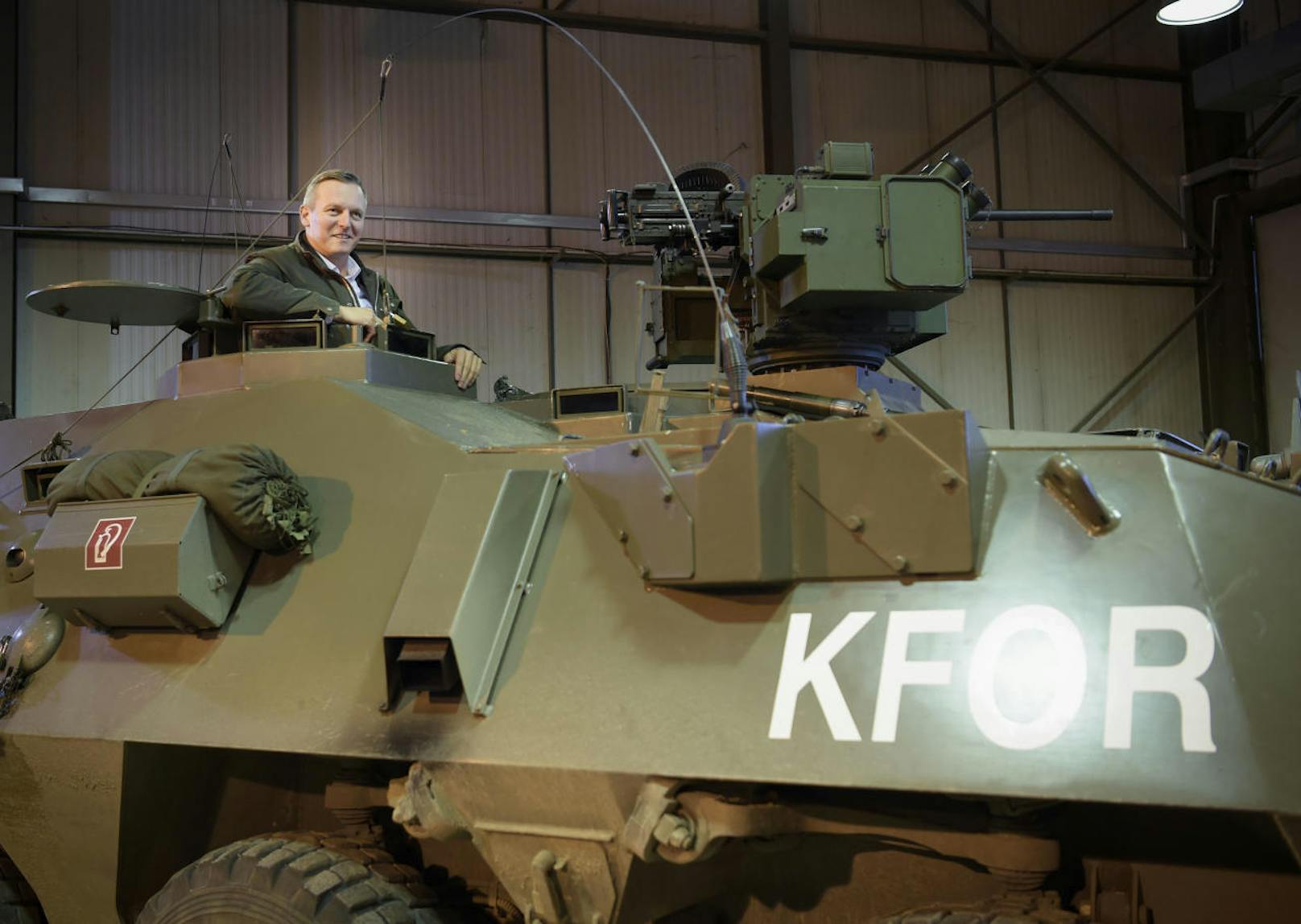 Verteidigungsminister Mario Kunasek (FPÖ) beim KFOR-Truppenbesuch am Kosovo.