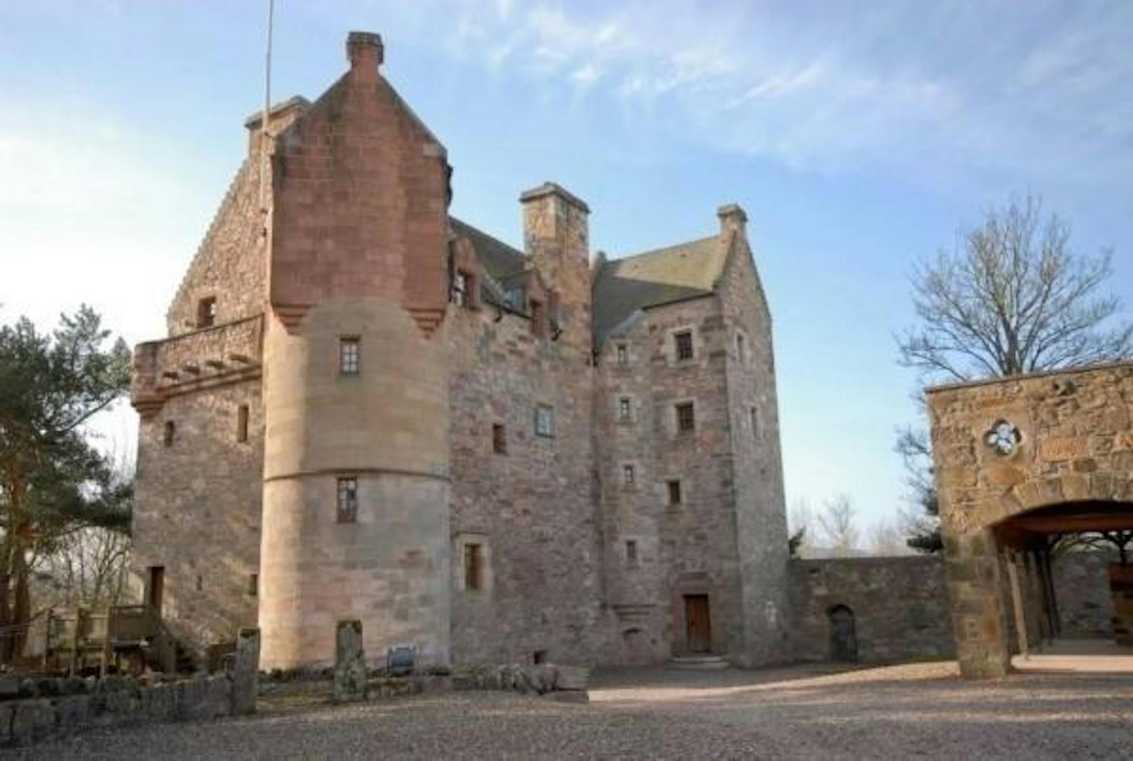 <b>Dairsie Castle, Fife, Schottland</b>
Dieses Schloss steht in Fife (gälisch Fìobha), einer von 32 sogenannten Council Areas in Schottland.