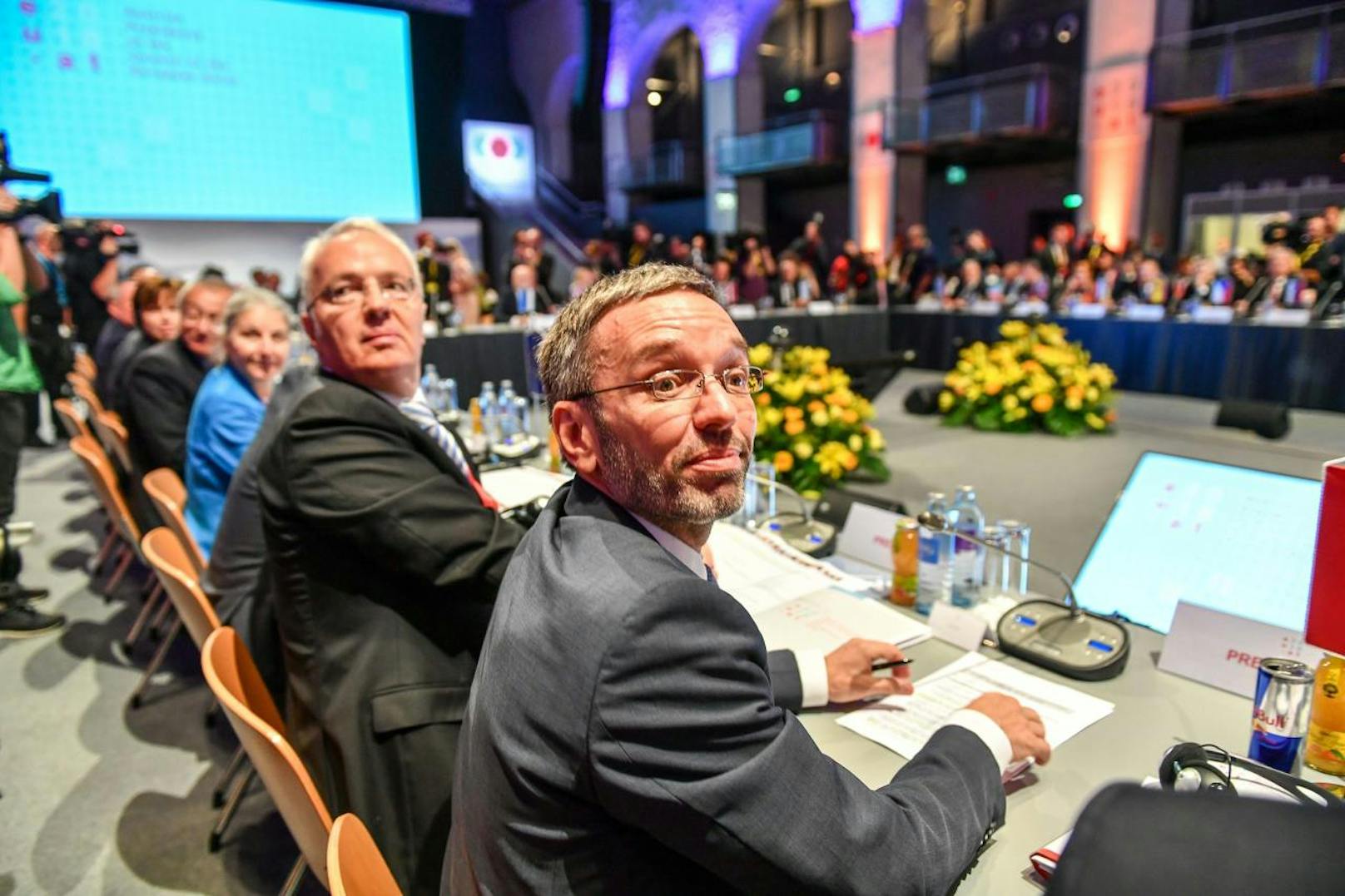 Die große Ministerrunde in der eigens umgestalteten Dogana des Innsbrucker Congress (12. Juli 2018).