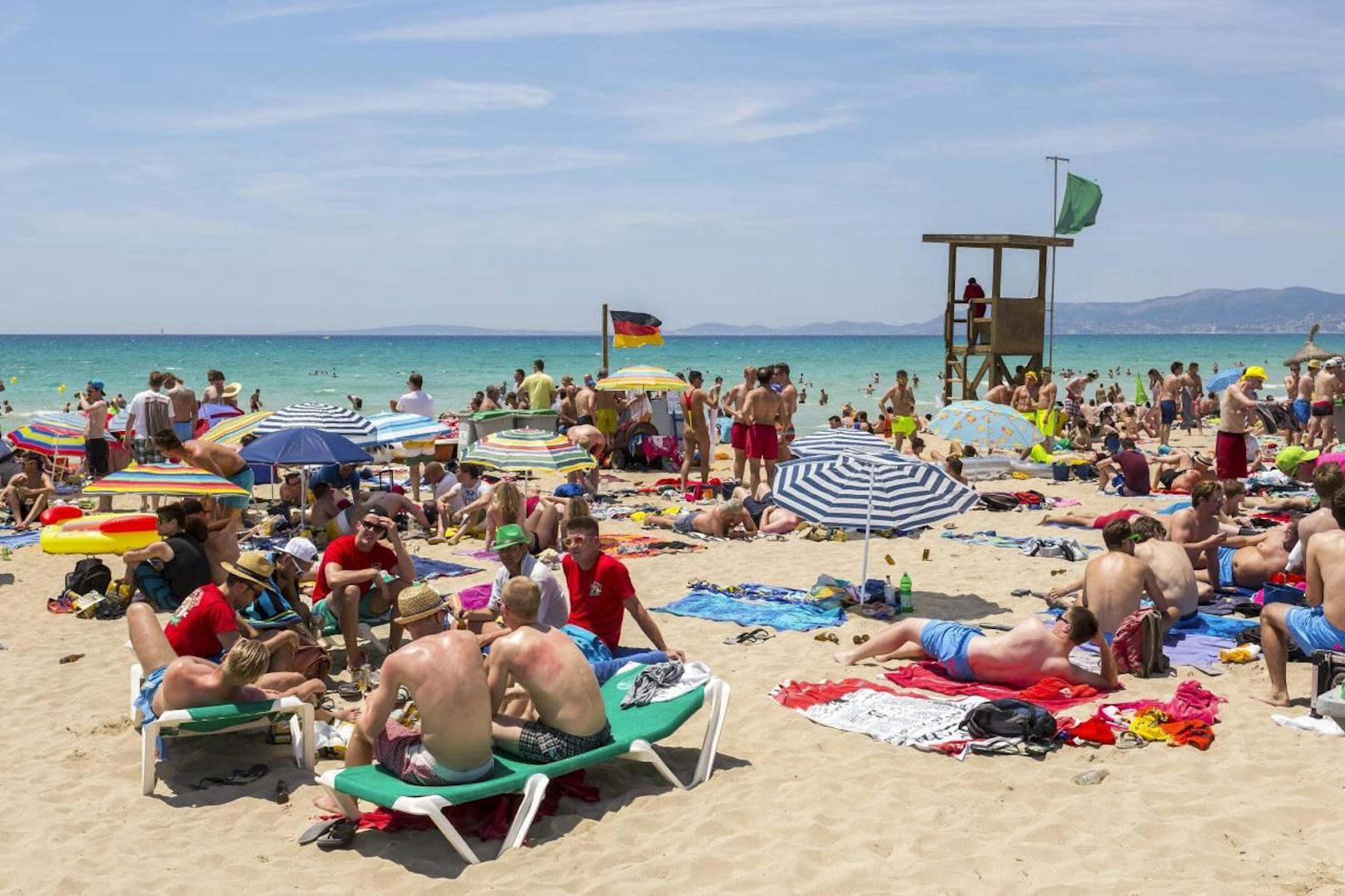 Blick auf den Ballermann, Partymeile an der Playa de Palma, Bucht von Palma, Mallorca, Balearen, Spanien, Europa