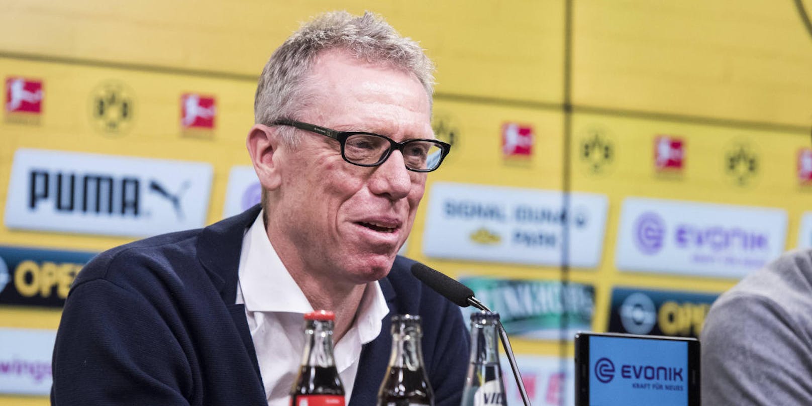 Peter Stöger ist neuer Dortmund-Trainer! "Heute" hat die besten Bilder seiner Präsentation zum Durchklicken.