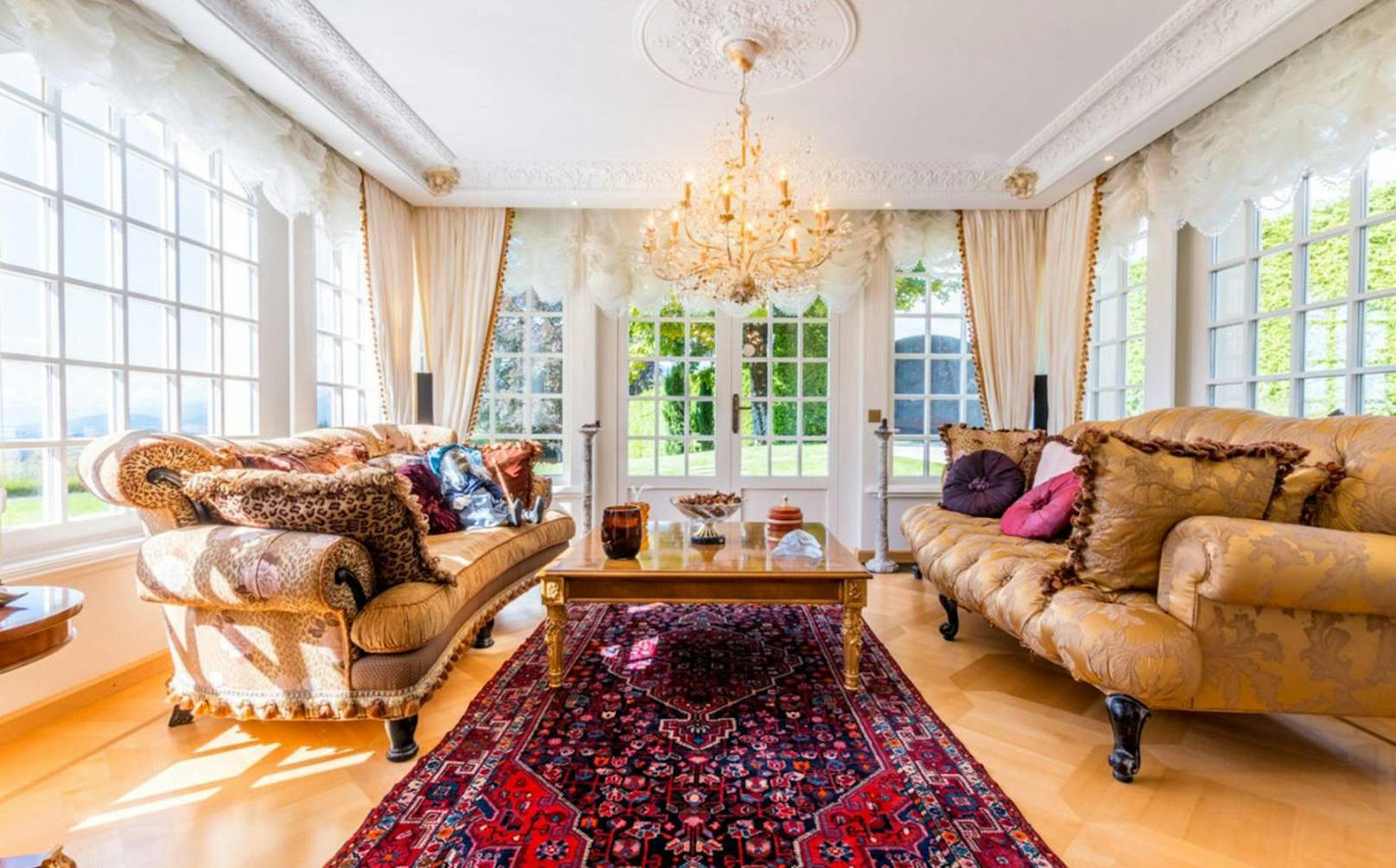 Preis: 14,1 Millionen Euro. <a href="https://www.sothebysrealty.com/eng/sales/detail/180-l-527-hnjglg/luxurious-six-bedroom-property-with-stunning-panoramic-view-begnins-vd-1268">Jetzt zuschlagen?</a>