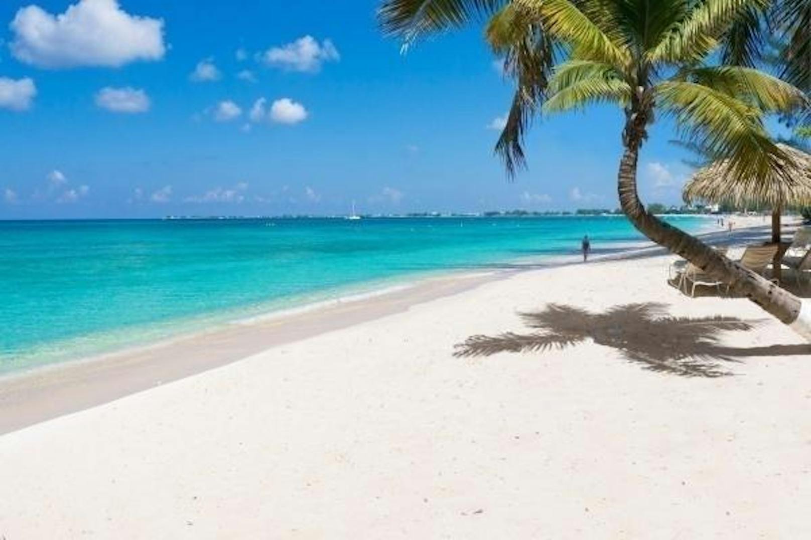 <b>Platz fünf: Seven Mile Beach, Grand Cayman, Cayman-Inseln:</b> "Einer der schönsten Strände der Karibik. Kilometerweiter feiner Sandstrand mit türkisem Wasser. Am Strand gibt es Bars mit teilweise kostenlosem Wasser", heißt es in einer Tripadvisor-Bewertung.