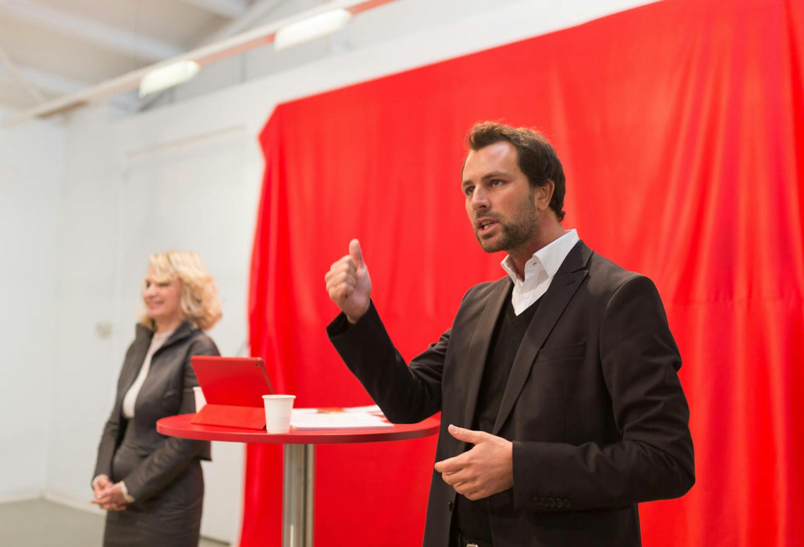 Elisabeth Blanik und Georg Dornauer während der Präsentation der SPÖ-Kampagne zur Landtagswahl 2018
