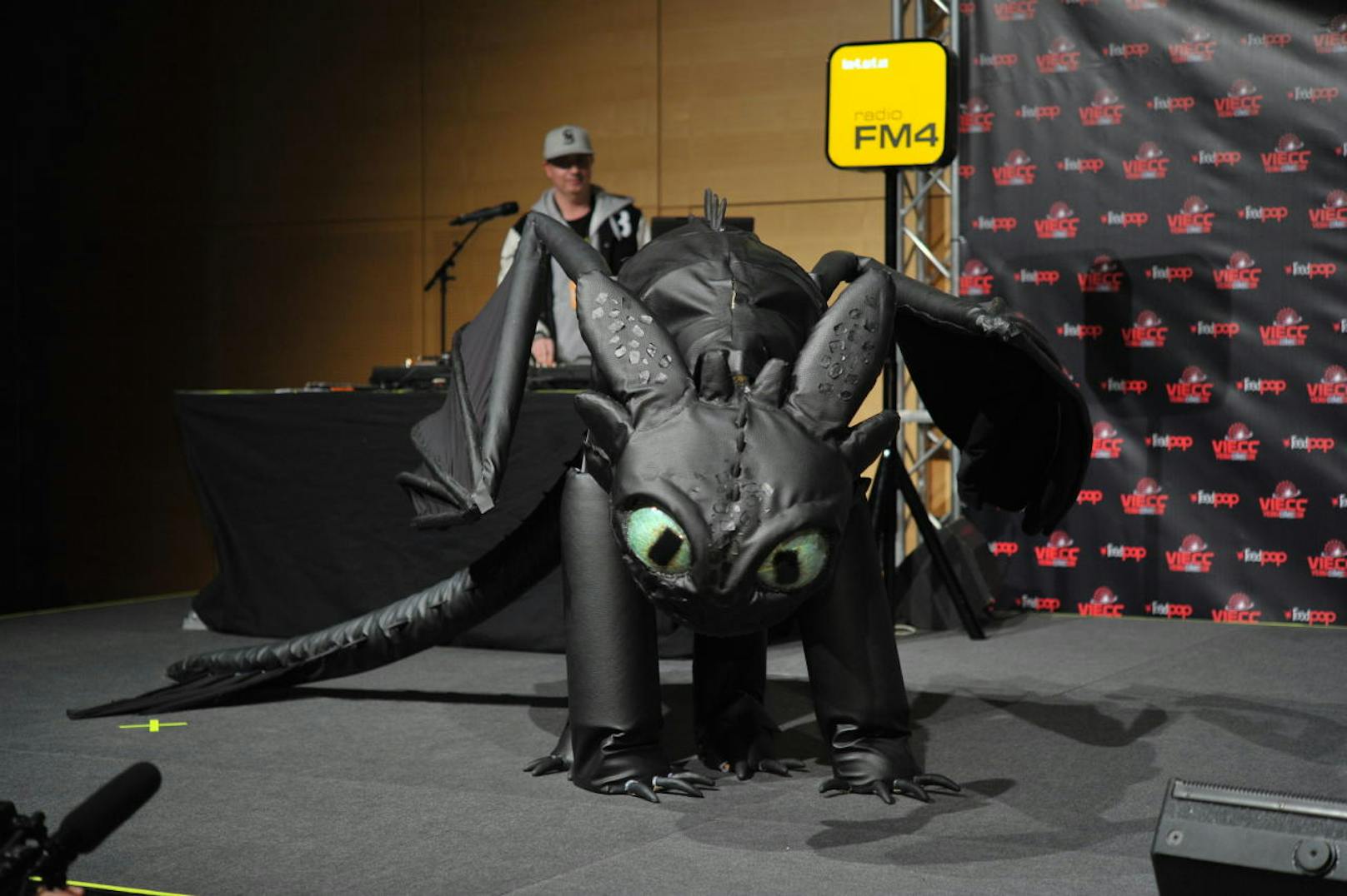 Michiyo Nakajima als Toothless aus How To Train Your Dragon (Kategorie Larger Than Life)