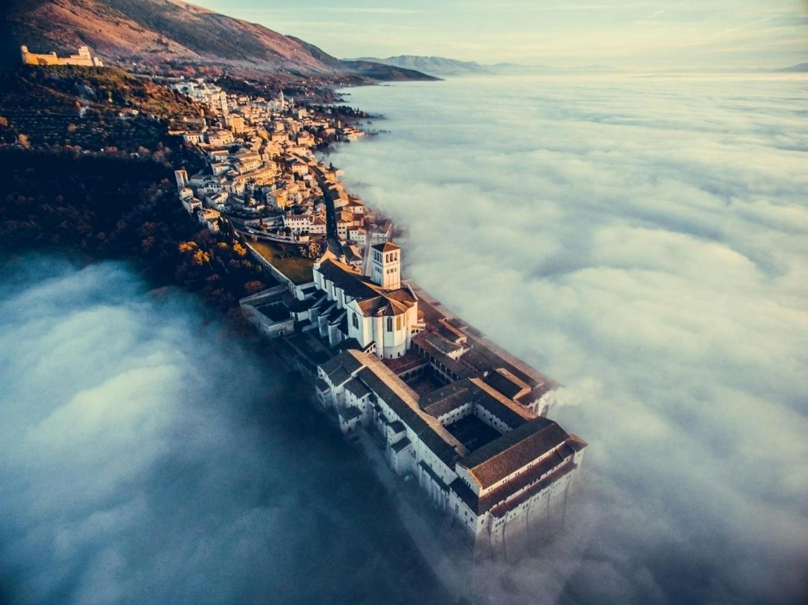 "Urban"-Gewinner: "Assisi Over the Clouds" von Francesco Cattuto