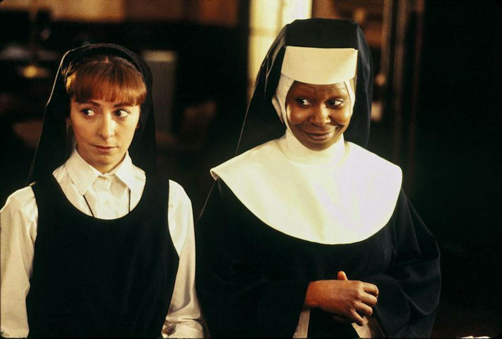 Whoopi Goldberg (re.) in "Sister Act"