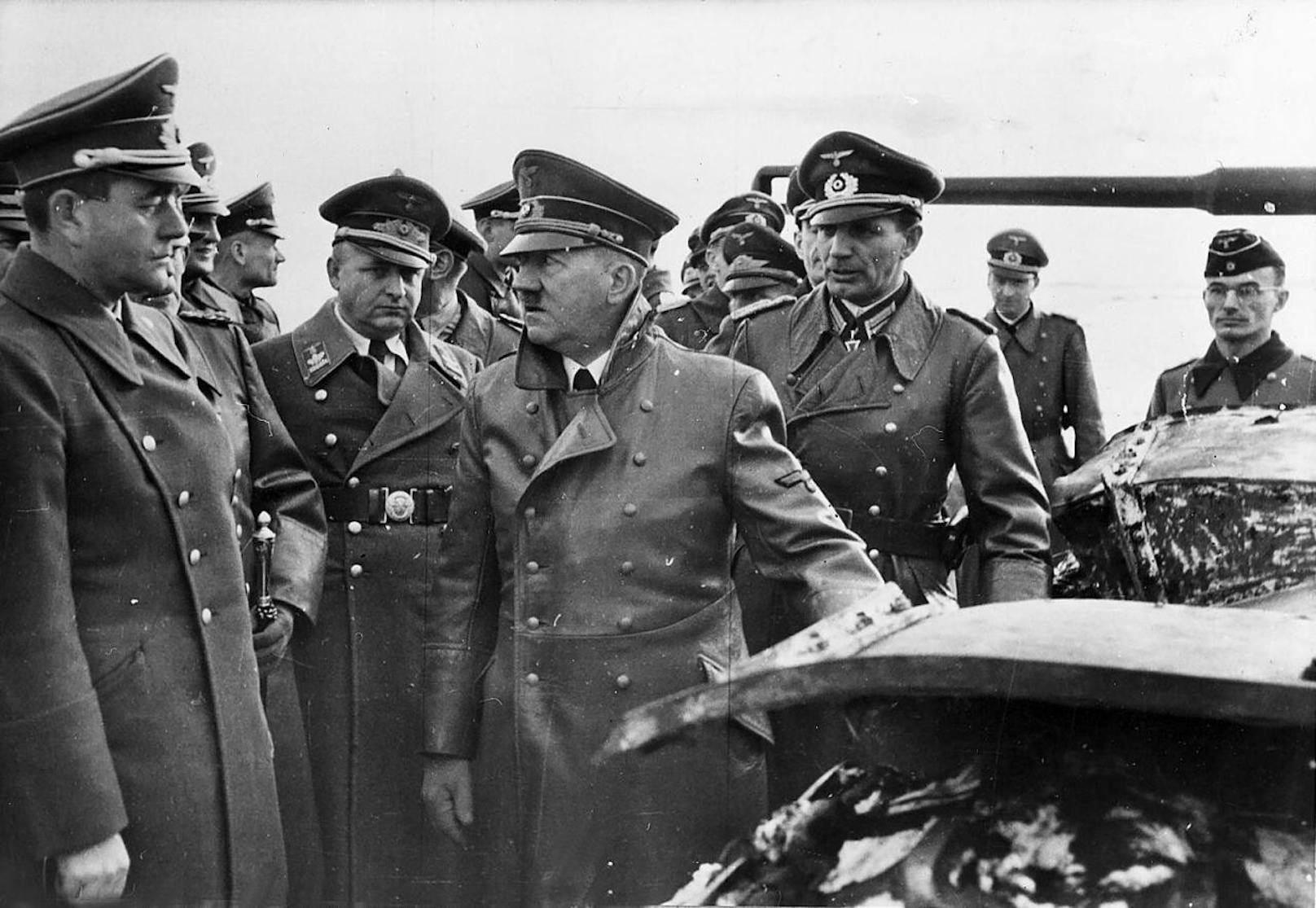 Erstmals seit 1946 durften Wissenschaftler das Gebiss von Adolf Hitler in Moskau untersuchen. Das Team um den Franzosen Philippe Charlier will dadurch eindeutig die Todesursache des Diktators ermittelt haben.