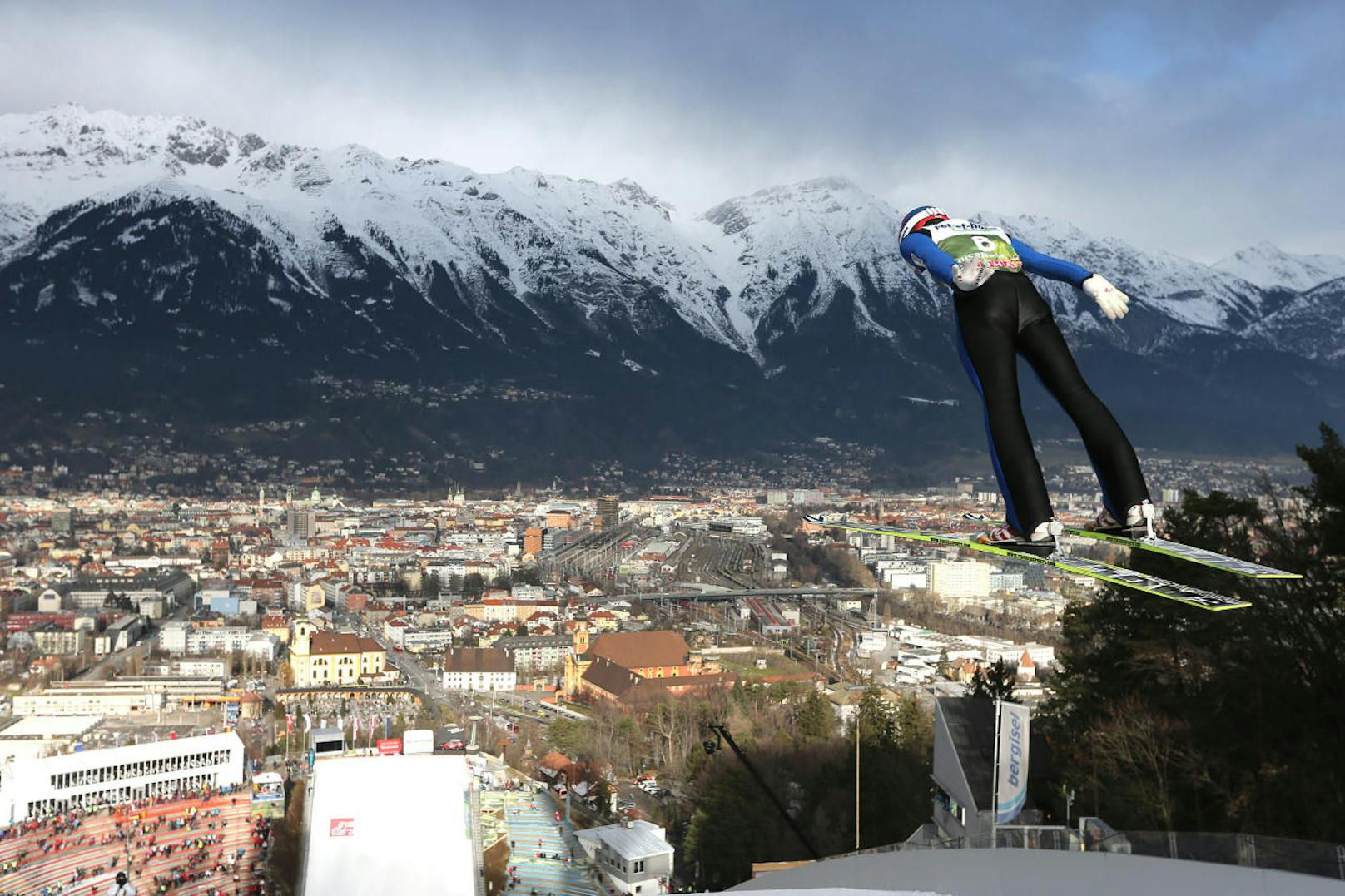 Nach seinem Weltcupdebüt am 6. Jänner 2012 holte Kraft ein Jahr später seine ersten Weltcuppunkte. Beim Heimspringen der Vierschanzentournee in Innsbruck segelte er im Jänner 2013 auf Platz 23.