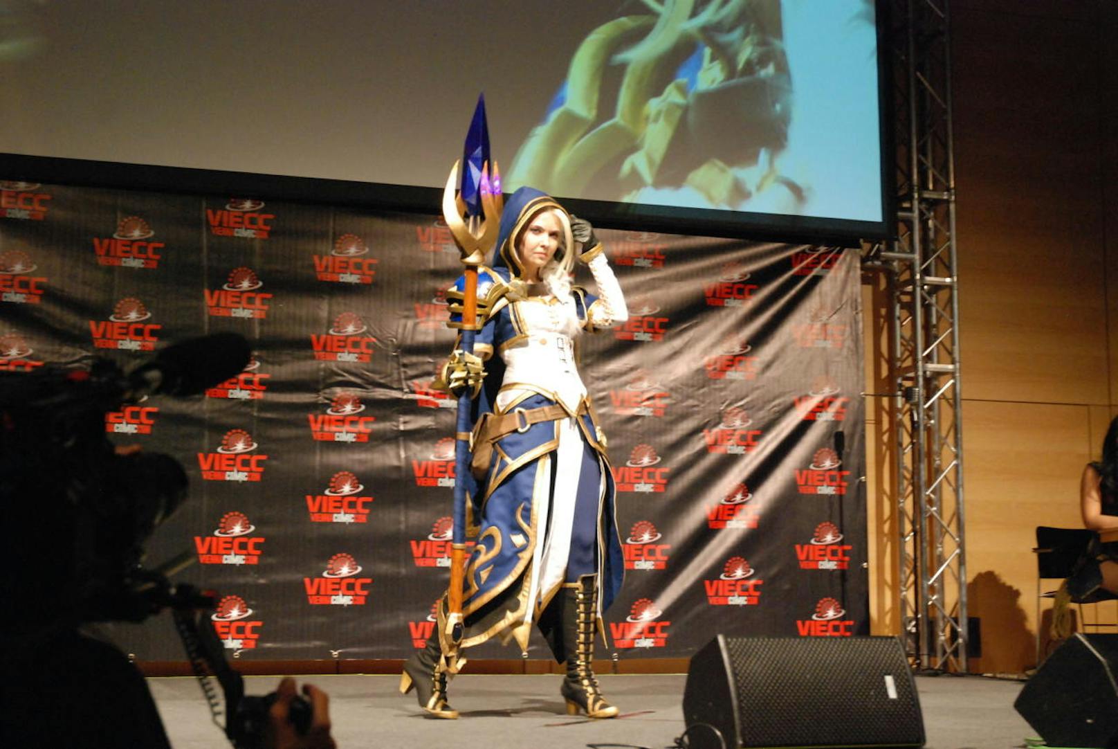 Eine beeindruckende Ergänzung zum restlichen Kostüm

Cosplayer Bloody Baroness
Jaina Proudmoore von World of Warcraft
Kategorie Needleword