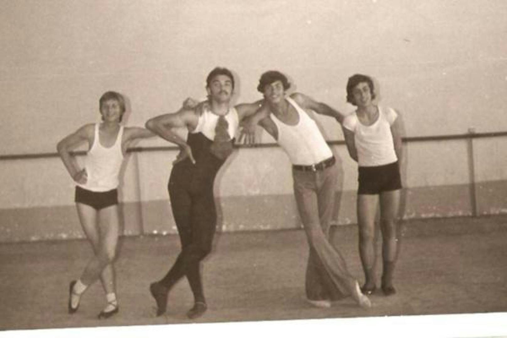 Anfang der 1970er-Jahre trainieren diese Mitglieder einer Ballettschule in der irakischen Hauptstadt Bagdad.