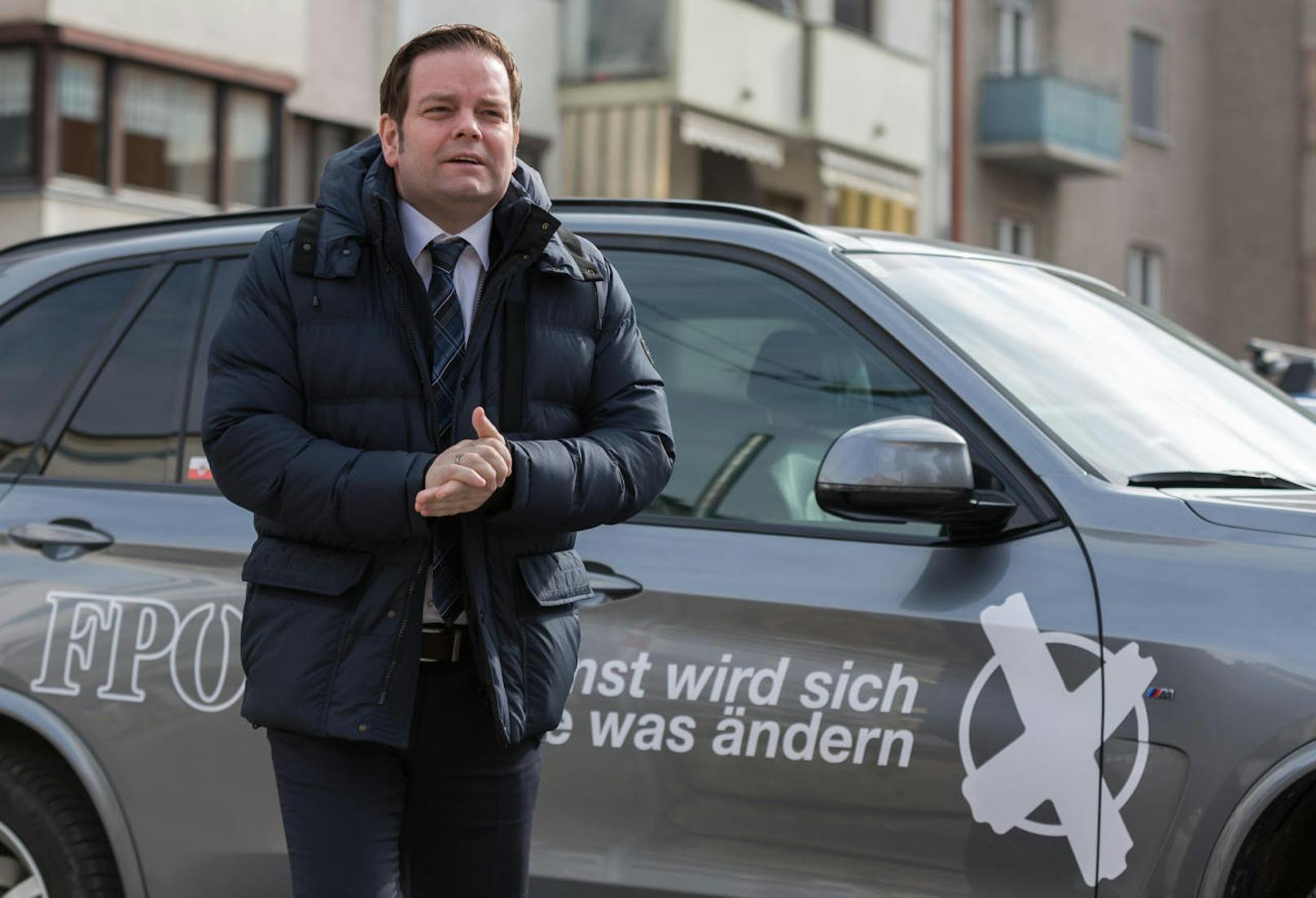 FPÖ-Spitzenkandidat Markus Abwerzger vor seiner Stimmabgabe in Pradl-Leitgeb.