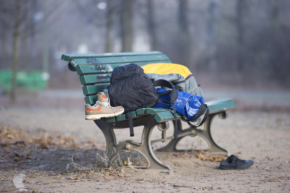 Morgen startet wieder das Kältetelefon der Caritas. Unter der Telefonnummer 01-4804553 können Wiener melden, wann und wo genau sie Obdachlose im Freien beobachtet haben.