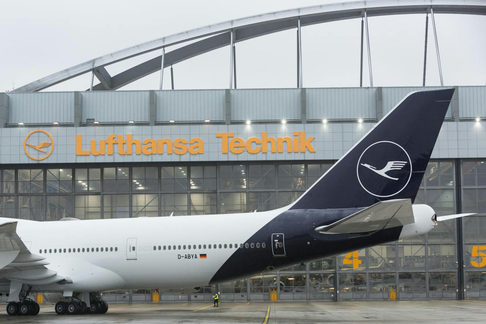 Mit Lufthansa Aviation Training betreibt das Unternehmen Schulungszentren für Piloten und Flugbegleiter.