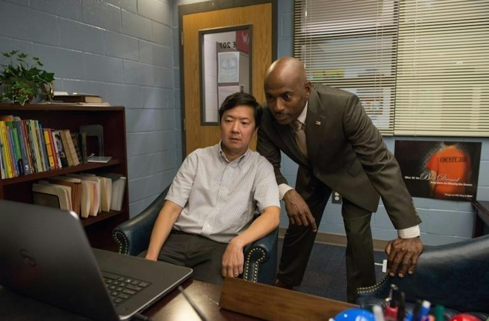 Ken Jeong (li.) und Romany Malco in "DUFF - Hast du keine, bist du eine" (Bild: Granville Pictures) 