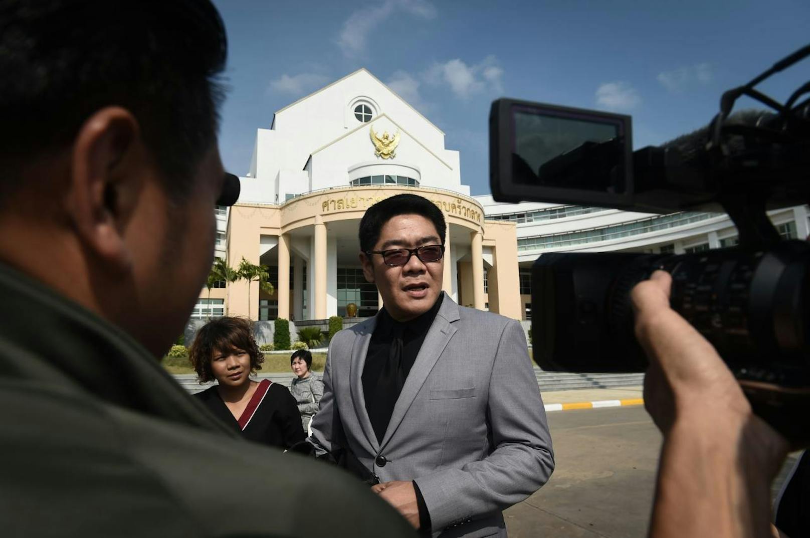 Der Anwalt des japanischen Millionärs, Kong Suriyamontol, kämpfte um das Sorgerecht für 13 Kinder.