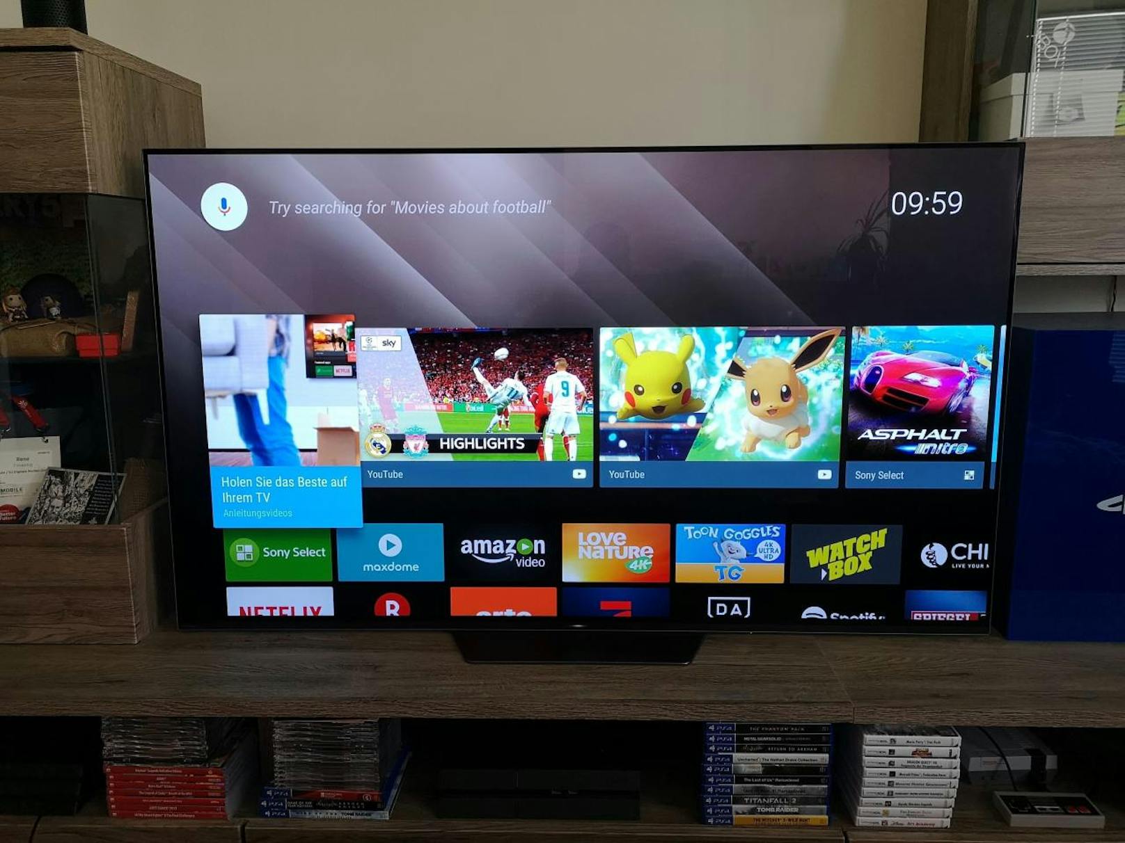 Am TV selbst kommt die Android-TV-Plattform zum Einsatz. Sie funktioniert zuverlässig, ist schnell nach den eigenen Wünschen eingerichtet und selbsterklärend. Google-Dienste wie Cast oder Home werden ebenso unterstützt und die neuesten 4K-HDR-Appversionen von Netflix, Amazon Prime Video, YouTube und Co. sind vorhanden.