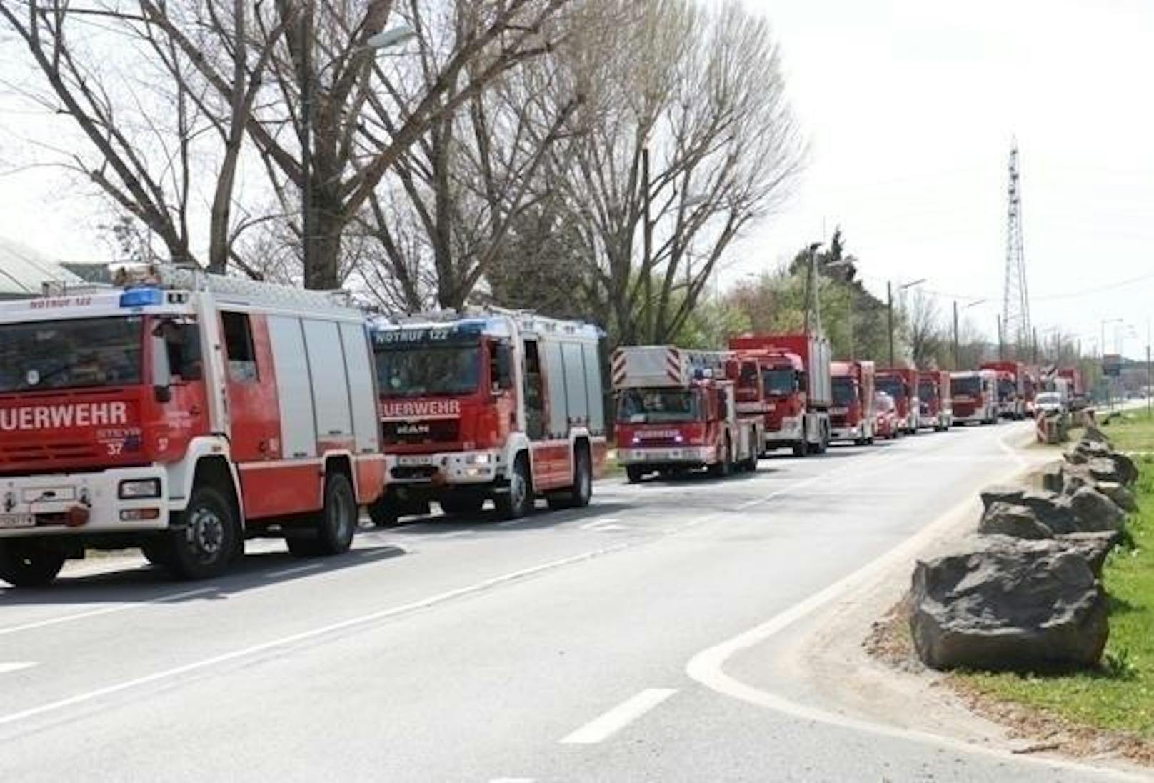 Bei "Wien Energie" kommt es derzeit zu einem Großeinsatz von Feuerwehr, Rettung und Polizei.