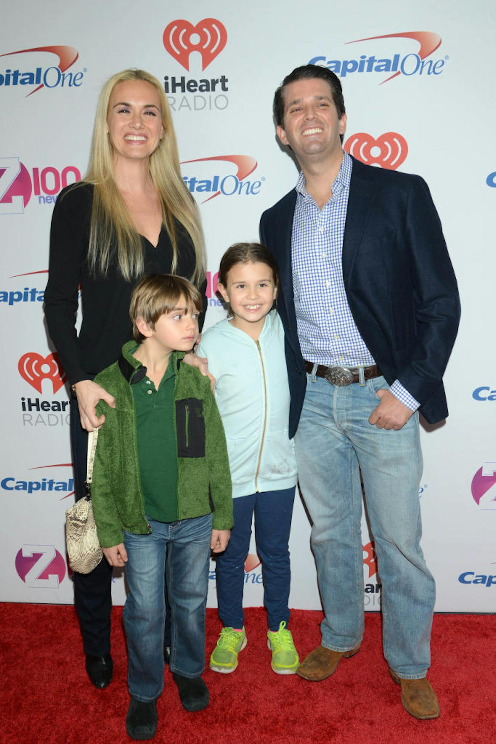 Download von www.picturedesk.com am 15.03.2018 (14:54). 
ACT action_20939143 -- Donald Trump Jr. , Vanessa Haydon, Kai Madison and Donald John I beim Z100's Jingle Ball in New York / 111215 *** Z100's Jingle Ball, New York, 11 Dec 2015 ***. - 20151211_PD11057