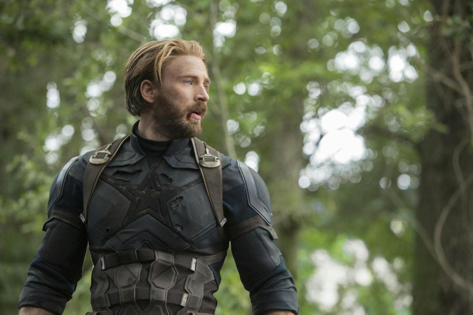 Captain America/Steve Rogers (Chris Evans) trägt in "Avengers: Infinity War" keinen silbernen Stern mehr auf der Brust.