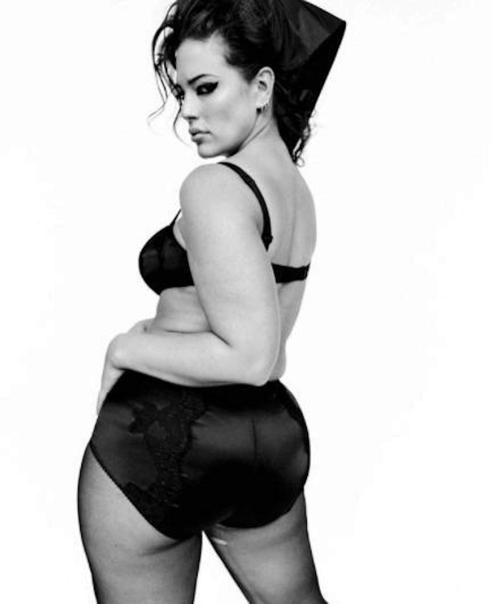 So fesch! Ashley Graham zeigt gerne ihre Kurven in einer schwarz-weiß Strecke mit der "Vogue Italia"