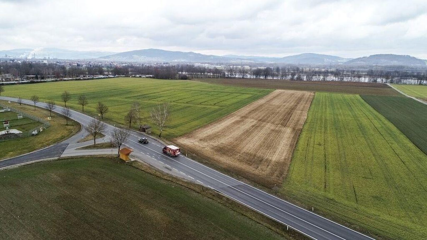 Das neue LASK-Stadion wird auf dieser Fläche neben dem Pichlingersee an der Linzer Stadtgrenze stehen.