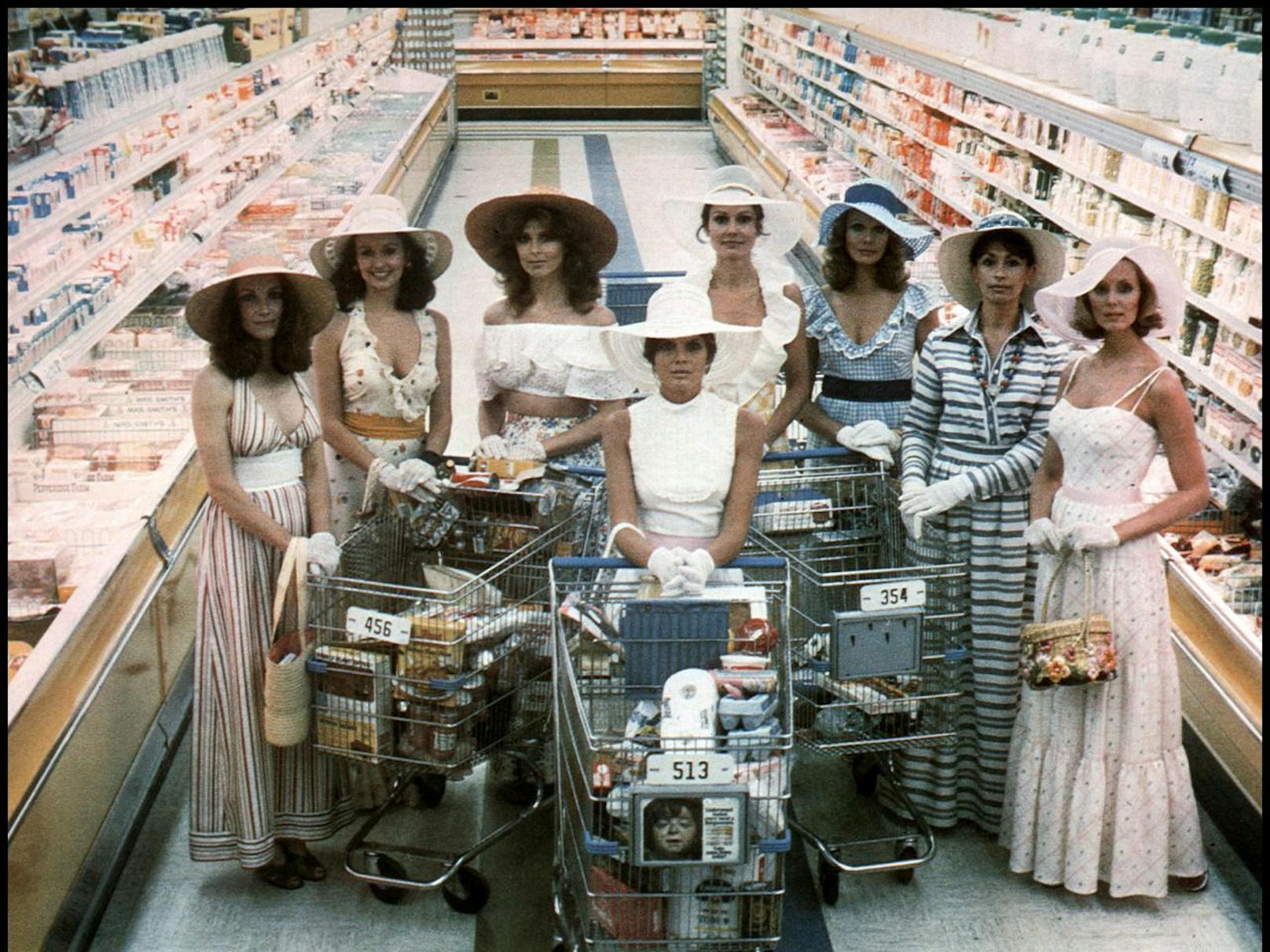 "Die Frauen von Stepford" (1975), mit Katharine Ross, Paula Prentiss, Tina Louise, Nanette Newman und Judith Baldwin. 